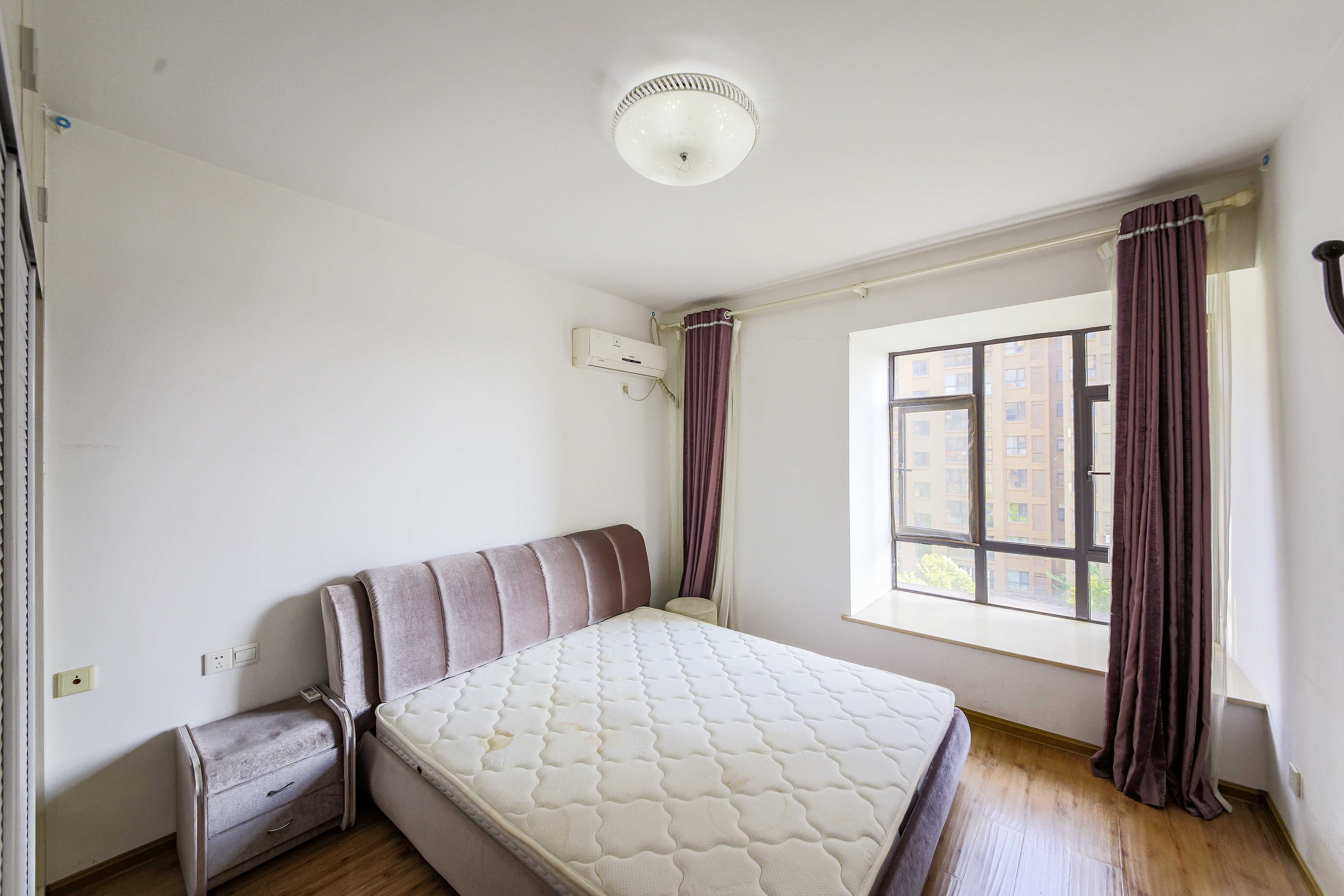 兴汝金城 3室2厅1卫 95.0万 兴汝金城 3室2厅1卫 95.0万卧室