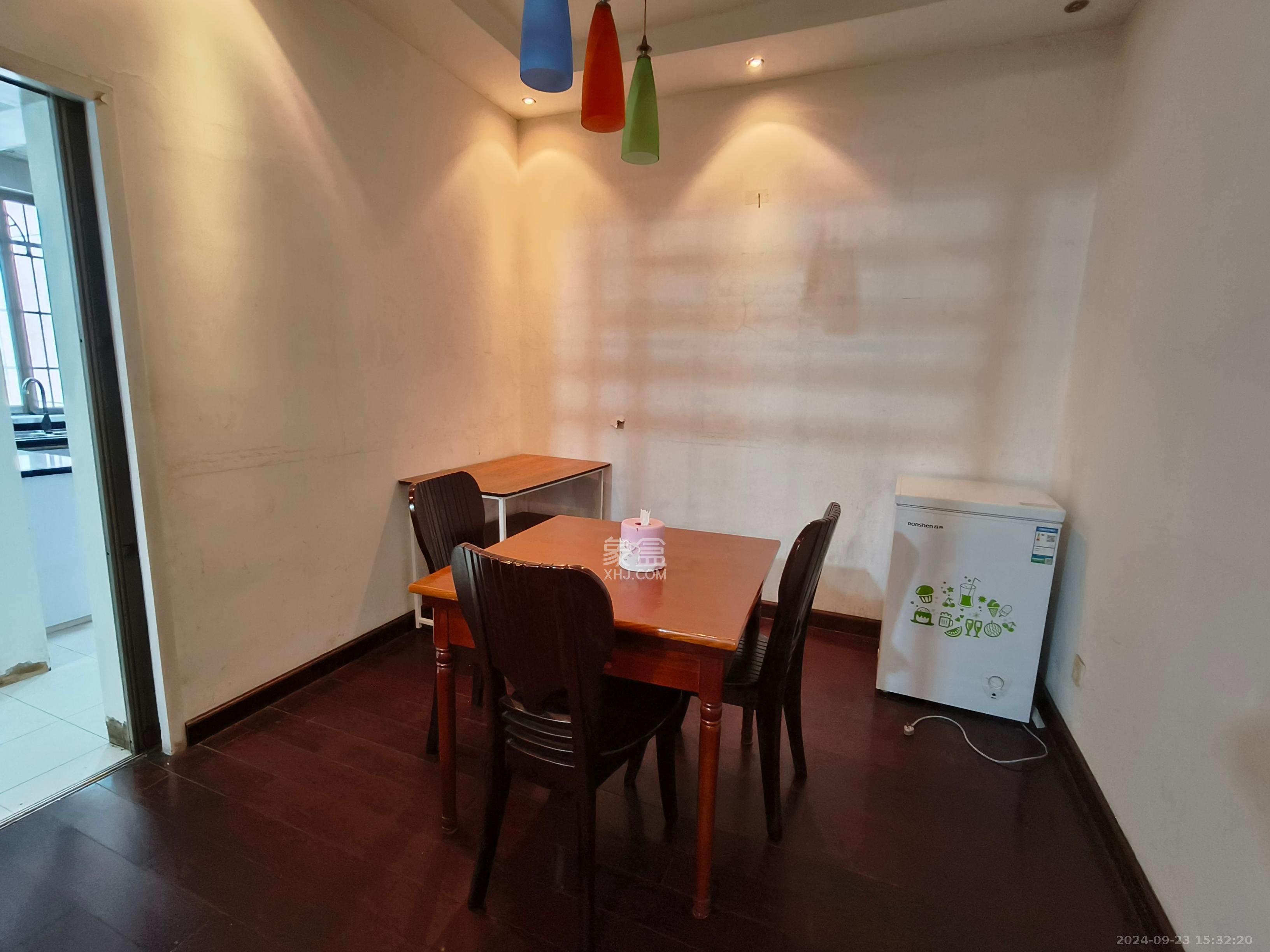 三湘小区  3室2厅1卫   1800.00元/月室内图1