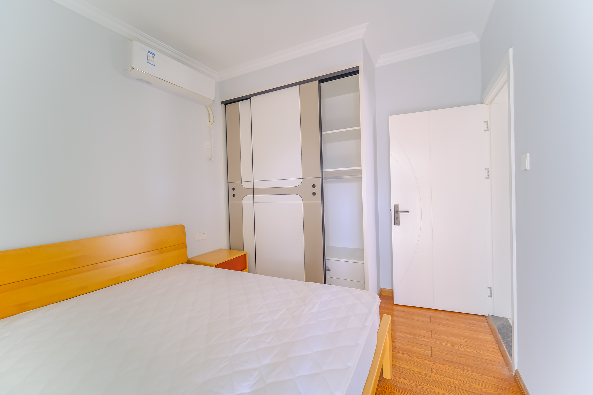 和悦城(蟠龙景苑) 3室2厅2卫 66.8万 和悦城(蟠龙景苑) 3室2厅2卫 66.8万卧室