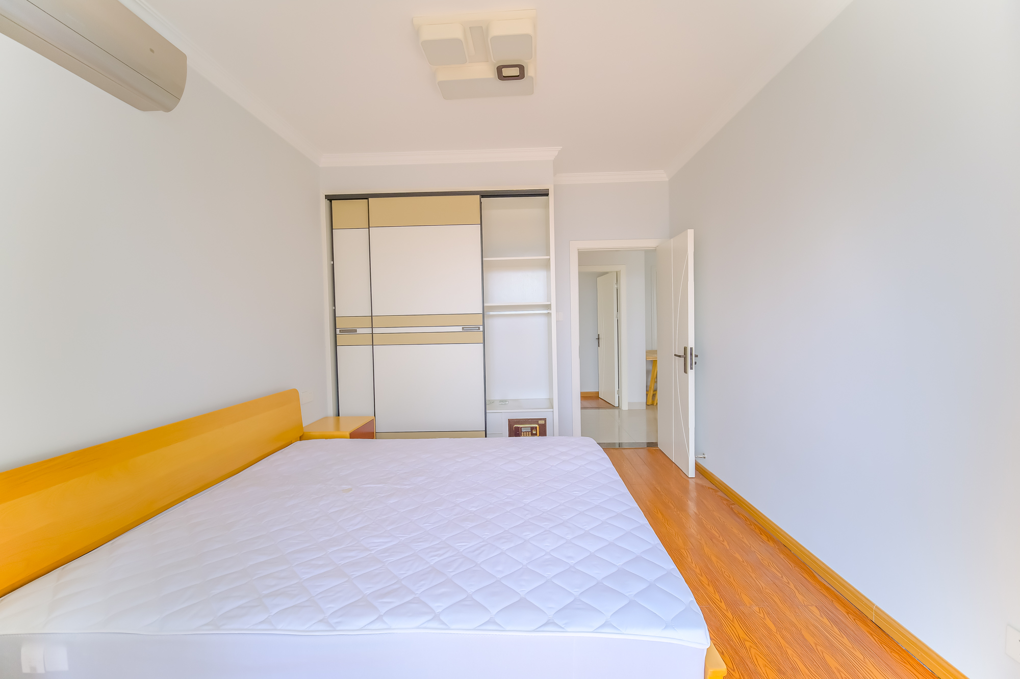 和悦城(蟠龙景苑) 3室2厅2卫 66.8万 和悦城(蟠龙景苑) 3室2厅2卫 66.8万卧室