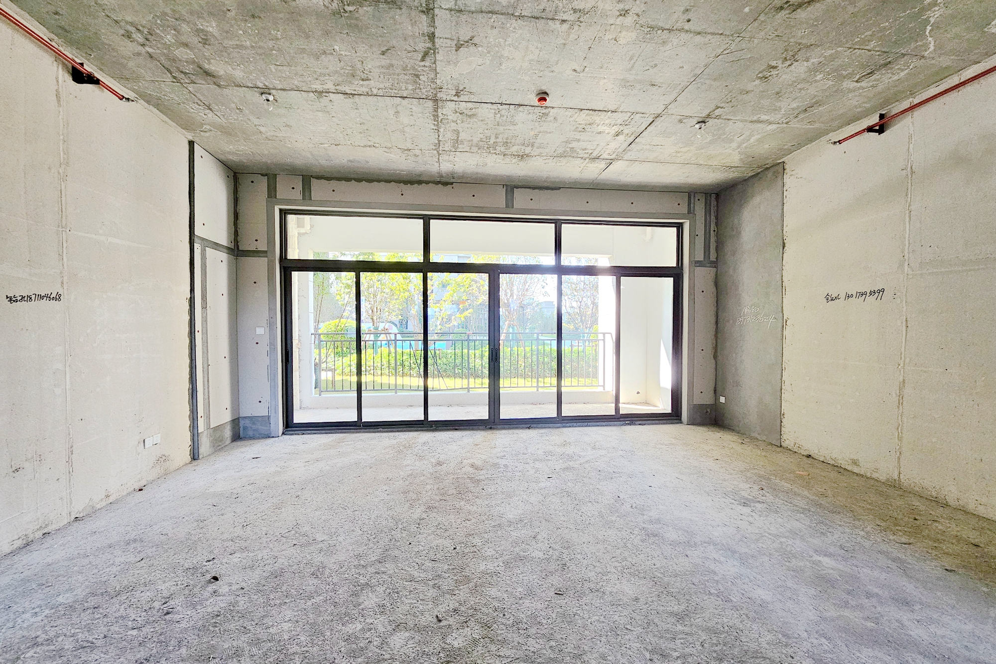 阳光城尚东湾嘉林苑  4室2厅2卫    134.0万 阳光城尚东湾嘉林苑  4室2厅2卫    134.0万客厅