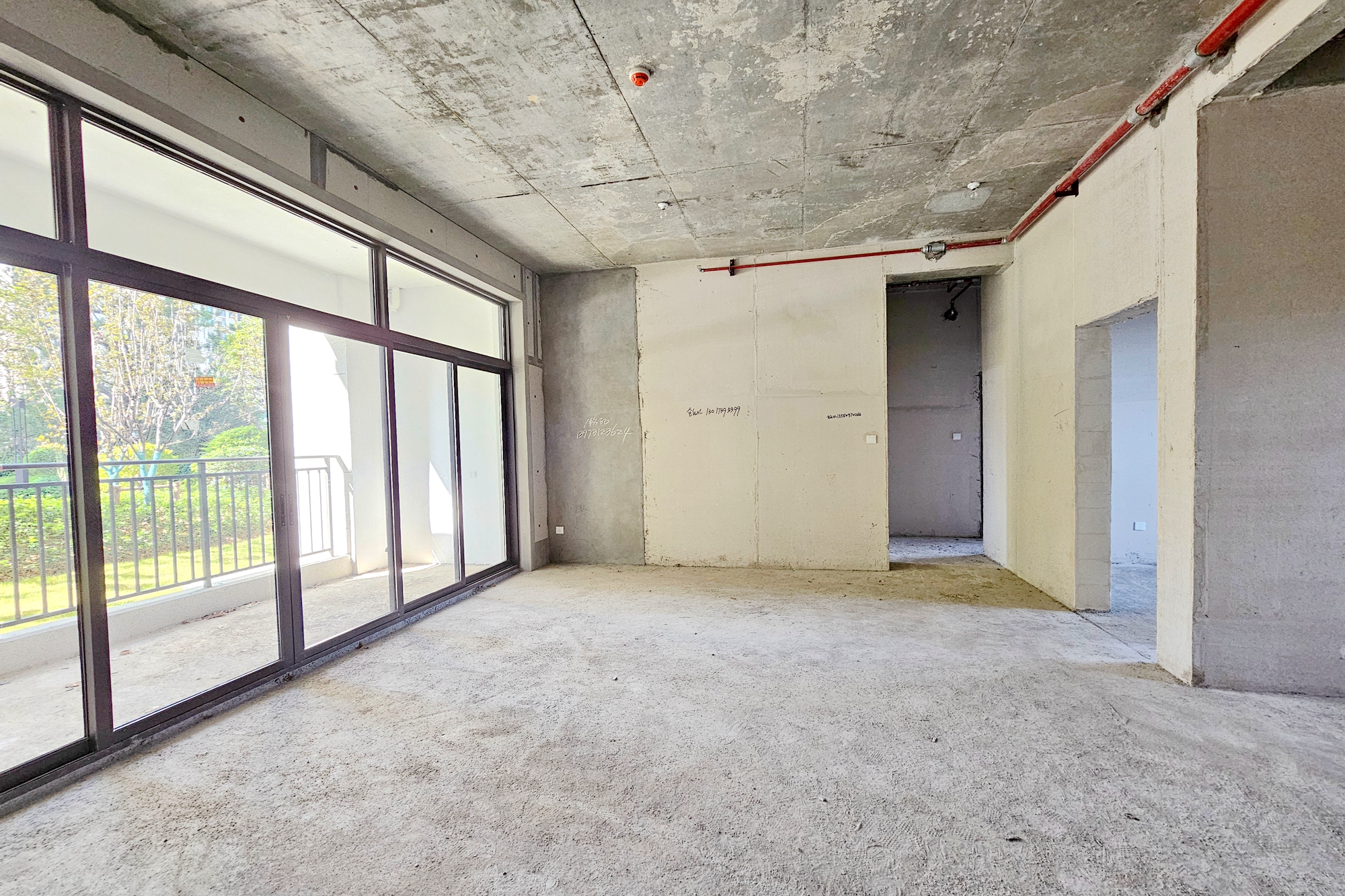 阳光城尚东湾嘉林苑  4室2厅2卫    134.0万 阳光城尚东湾嘉林苑  4室2厅2卫    134.0万客厅