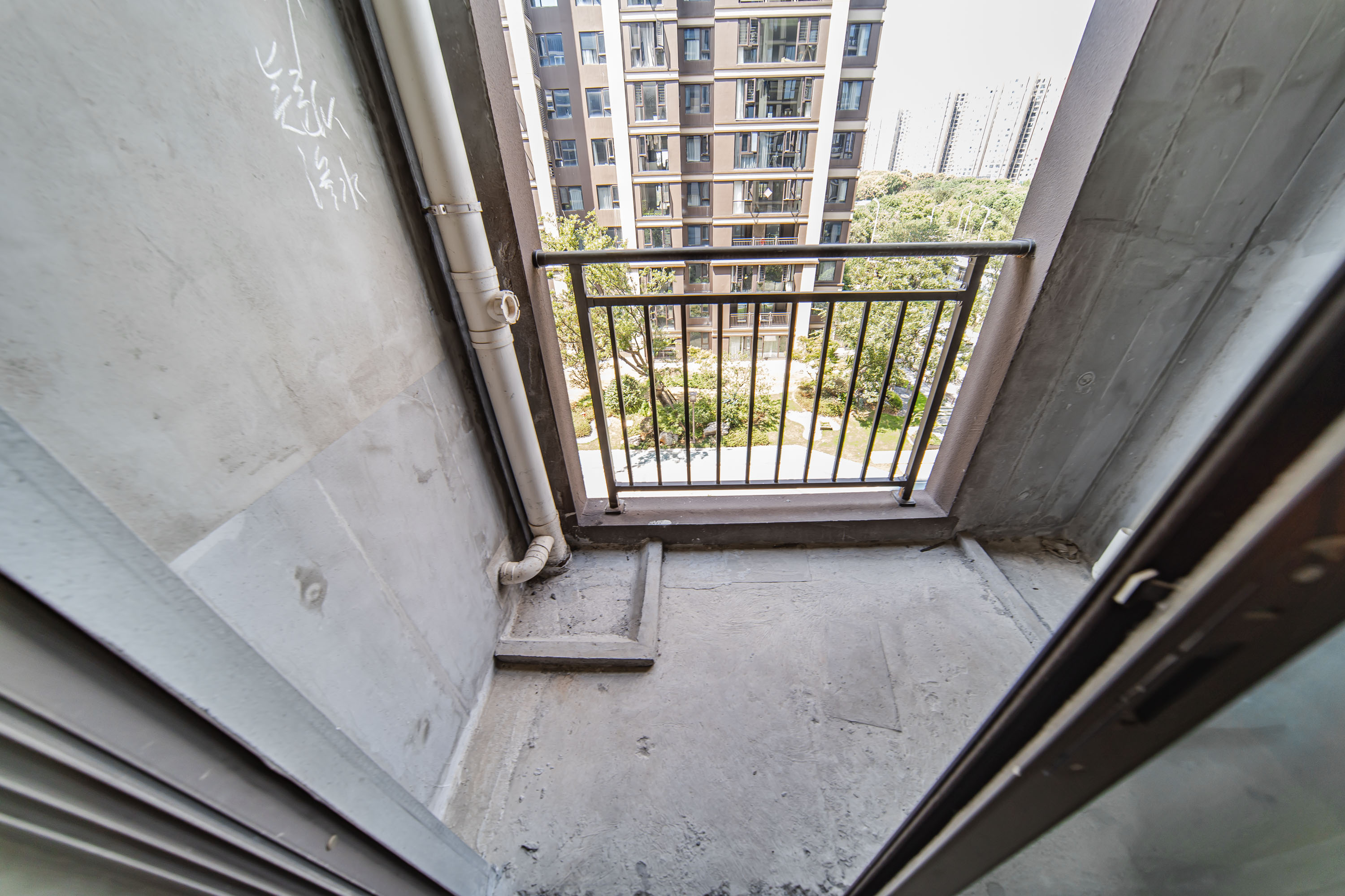 建发电建江山悦  3室2厅2卫    136.0万阳台