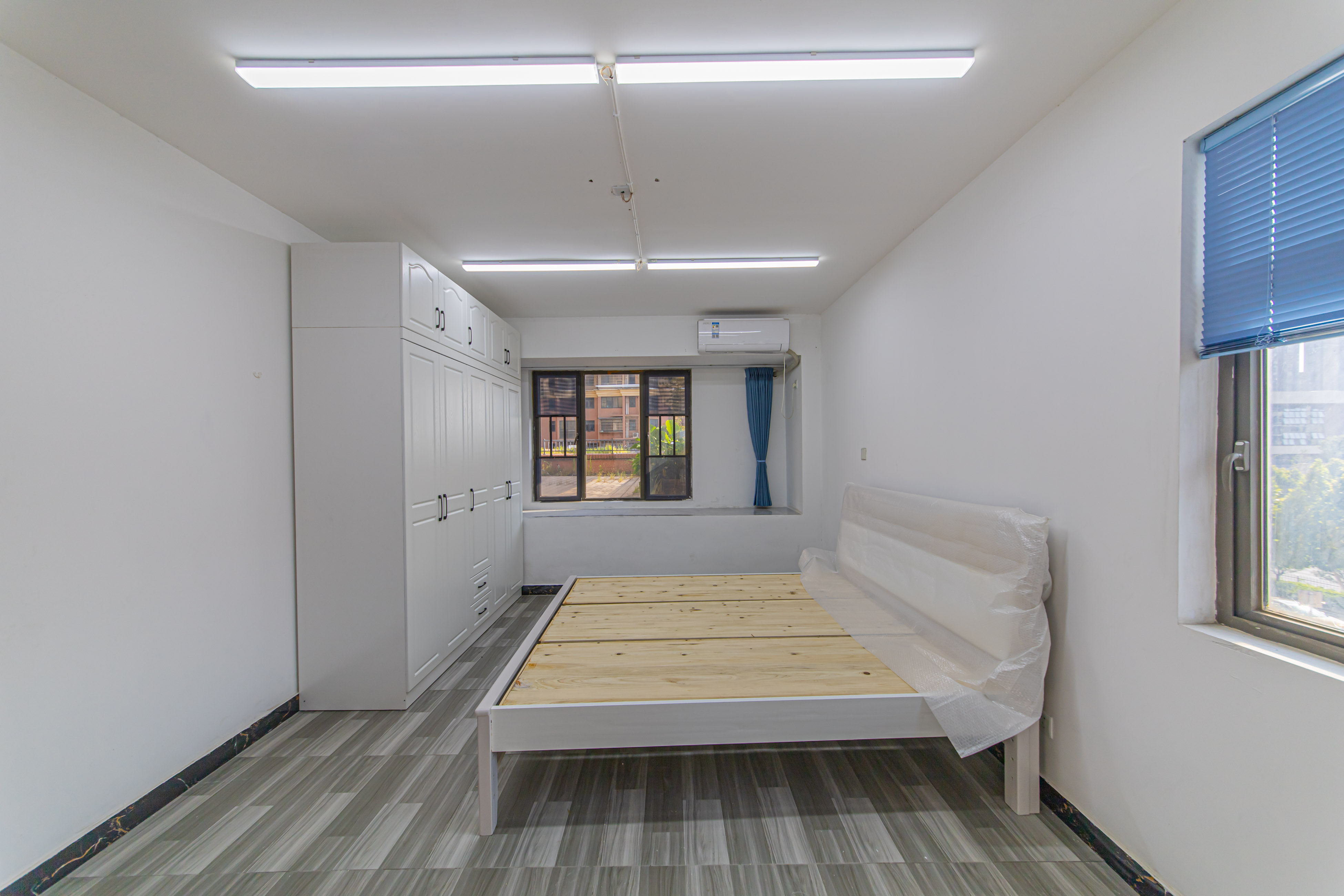 幸福庄园  4室2厅2卫   85.80万卧室