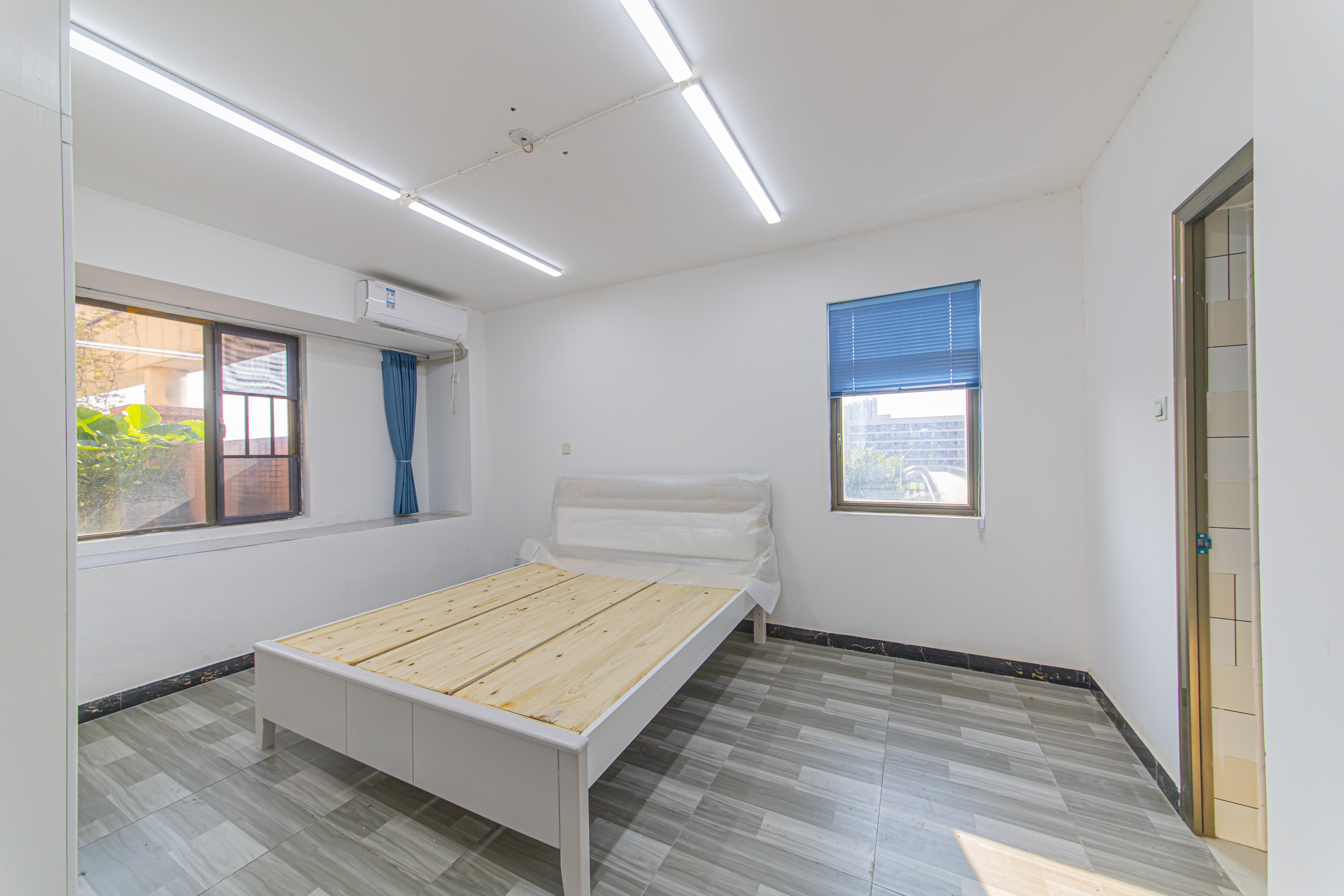 幸福庄园  4室2厅2卫   85.80万卧室