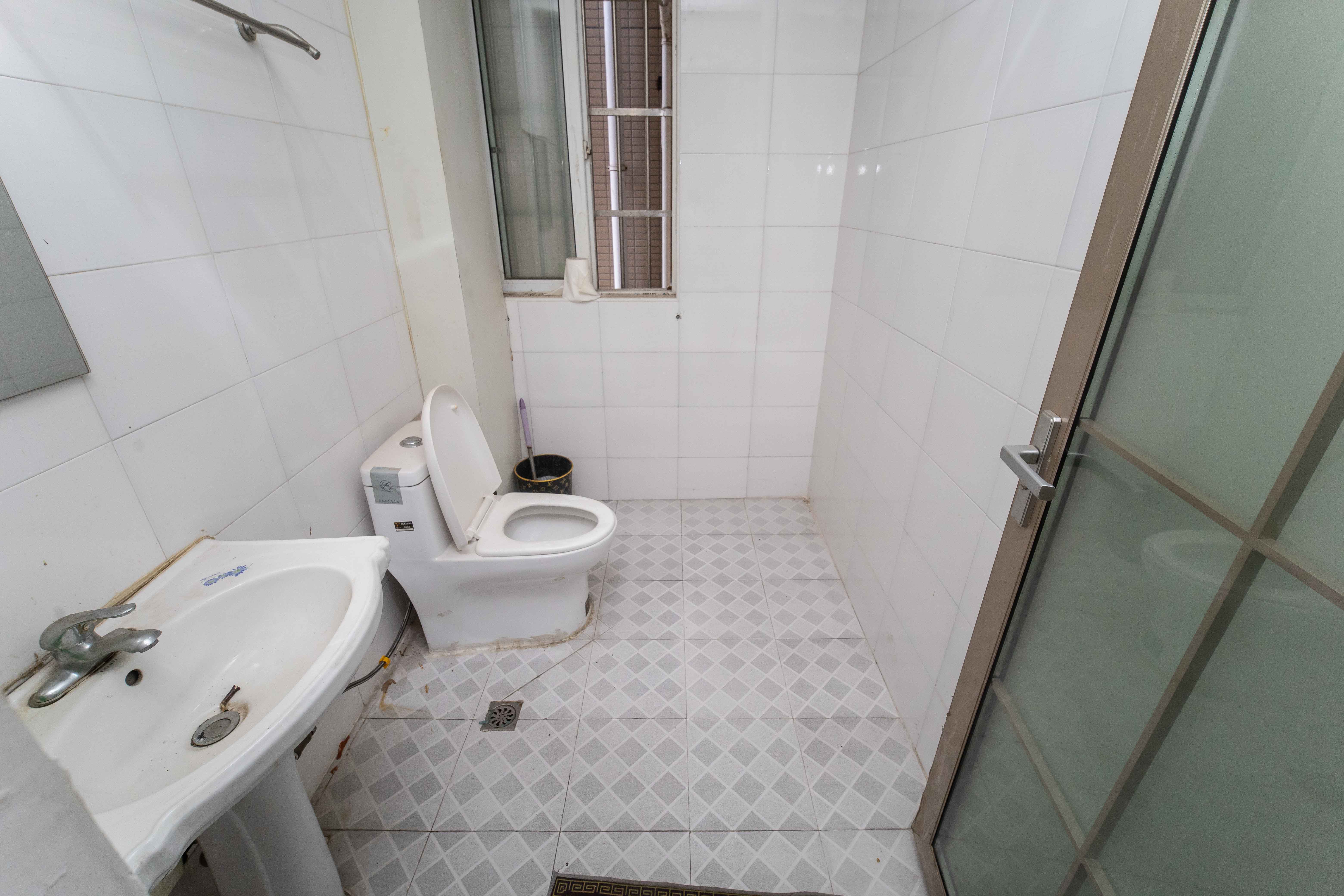 芙蓉上河图  4室2厅2卫    103.0万 芙蓉上河图  4室2厅2卫    103.0万卫生间