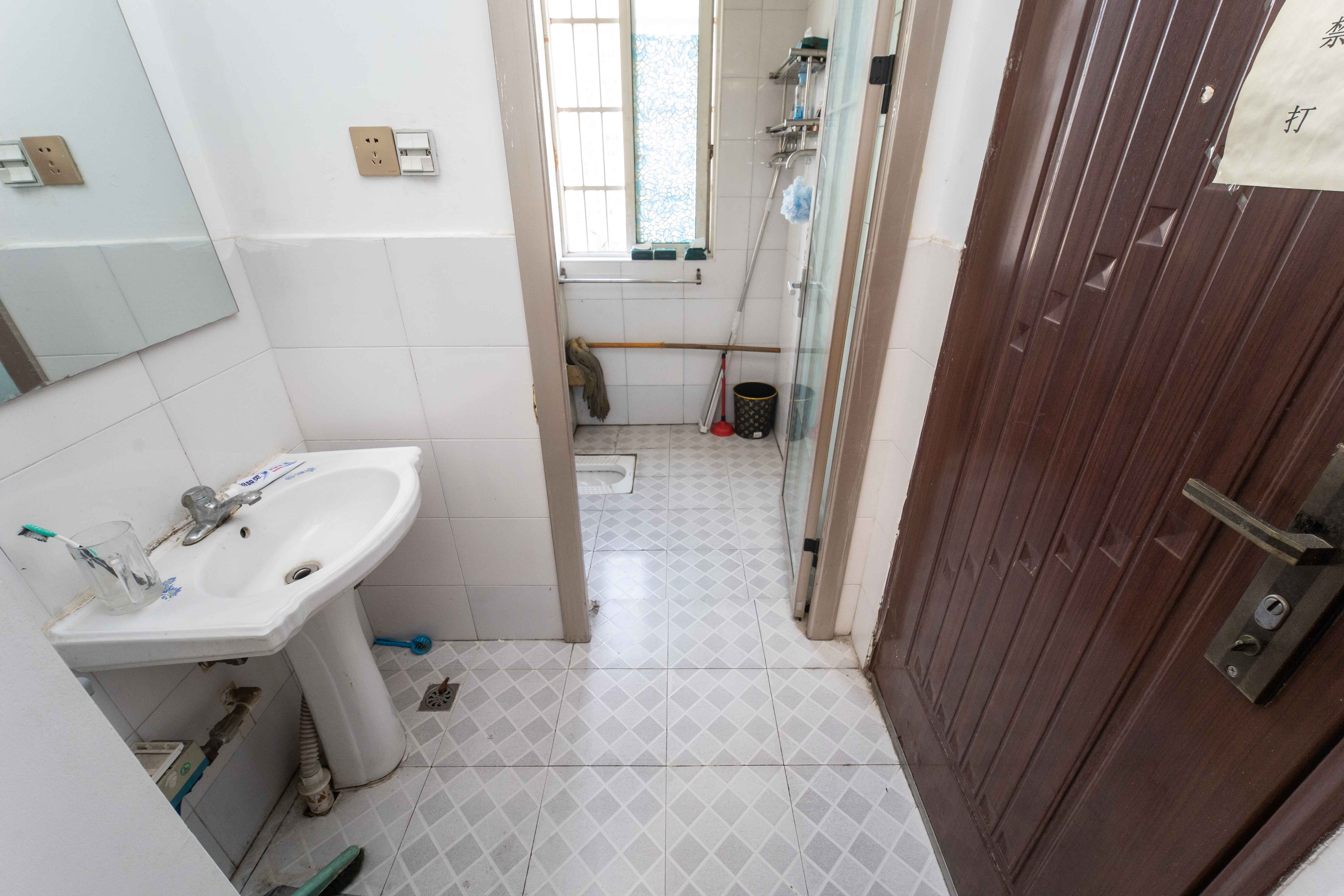 芙蓉上河图  4室2厅2卫    103.0万 芙蓉上河图  4室2厅2卫    103.0万卫生间