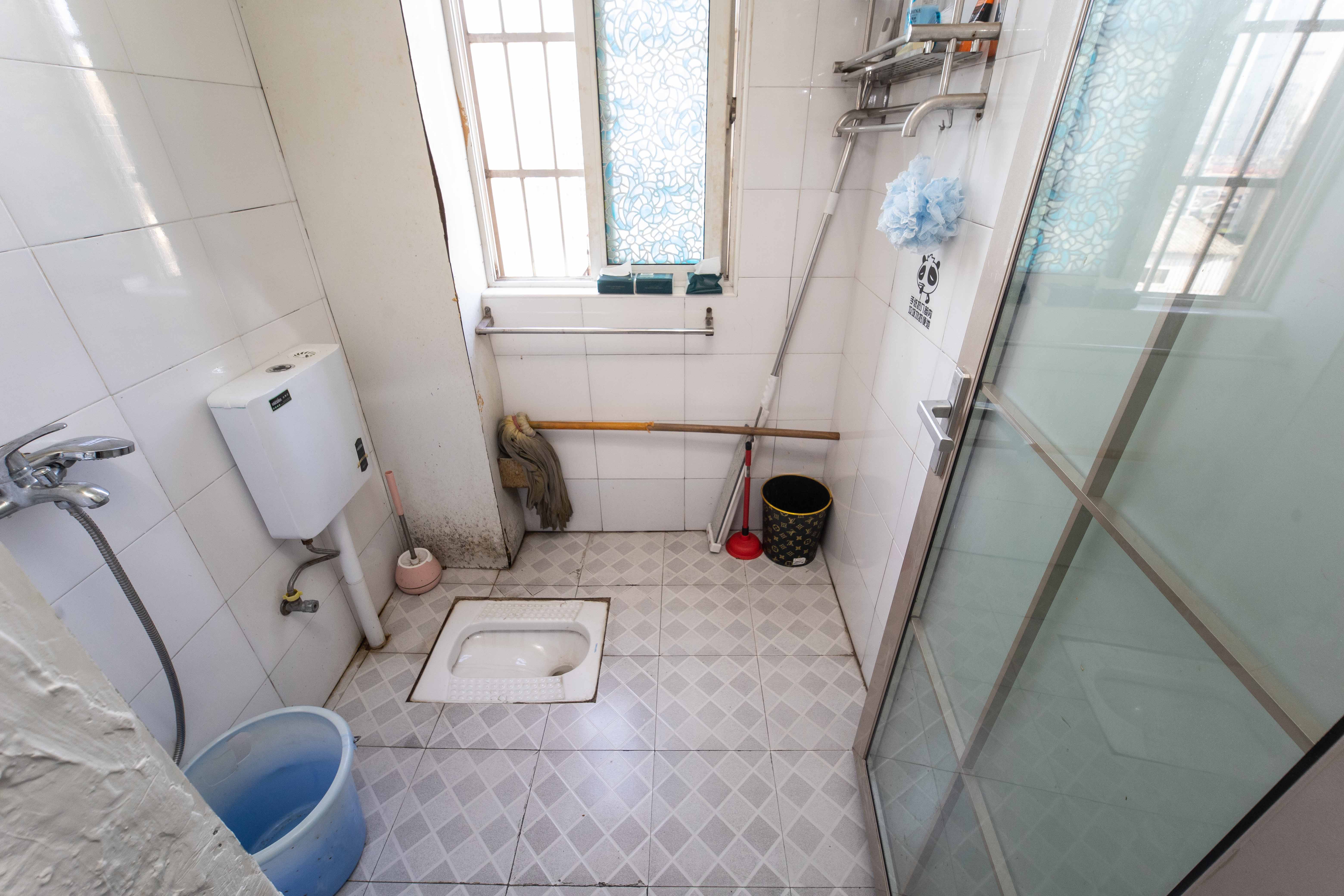 芙蓉上河图  4室2厅2卫    103.0万 芙蓉上河图  4室2厅2卫    103.0万卫生间