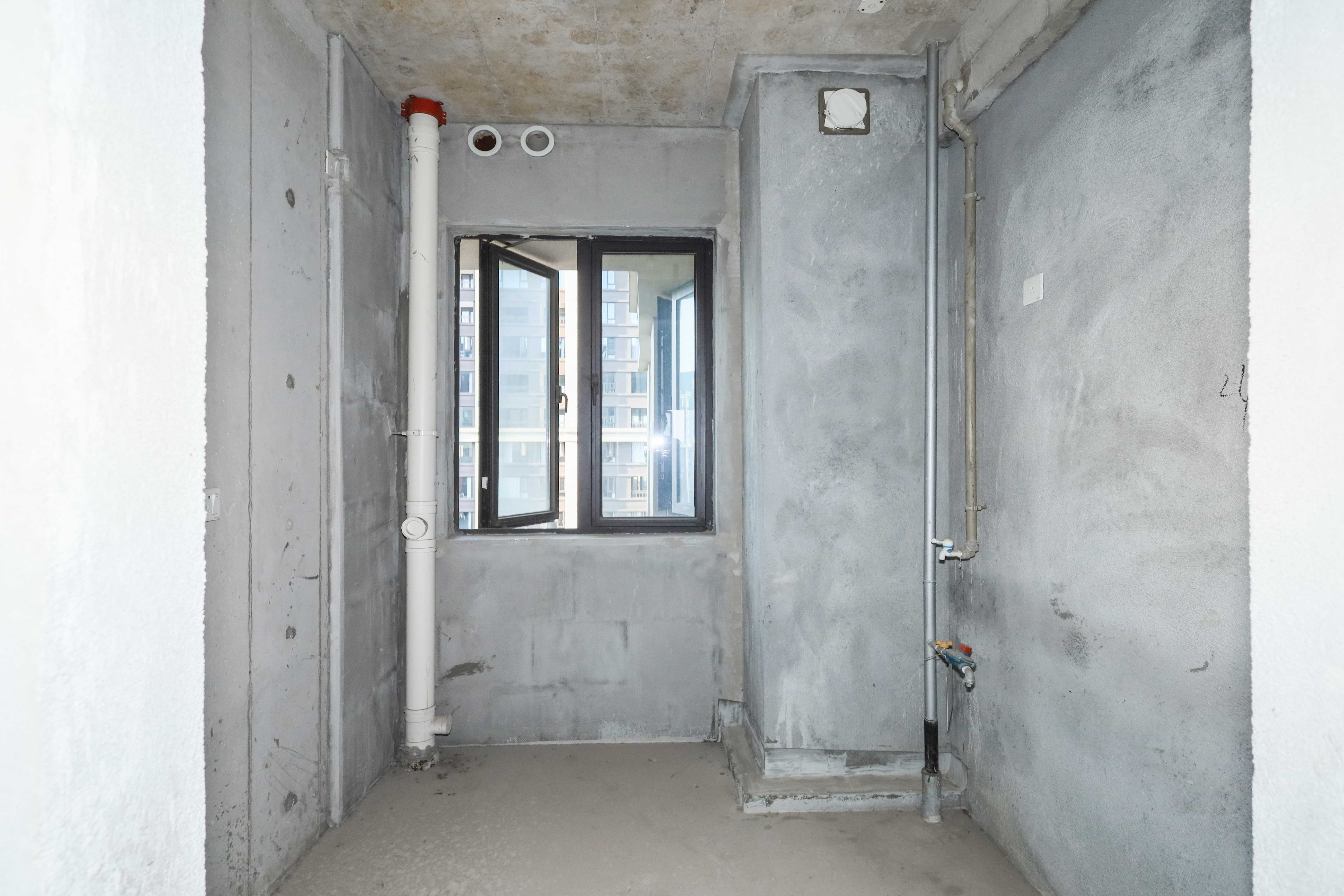 建发央著  4室2厅0卫   250.00万厨房