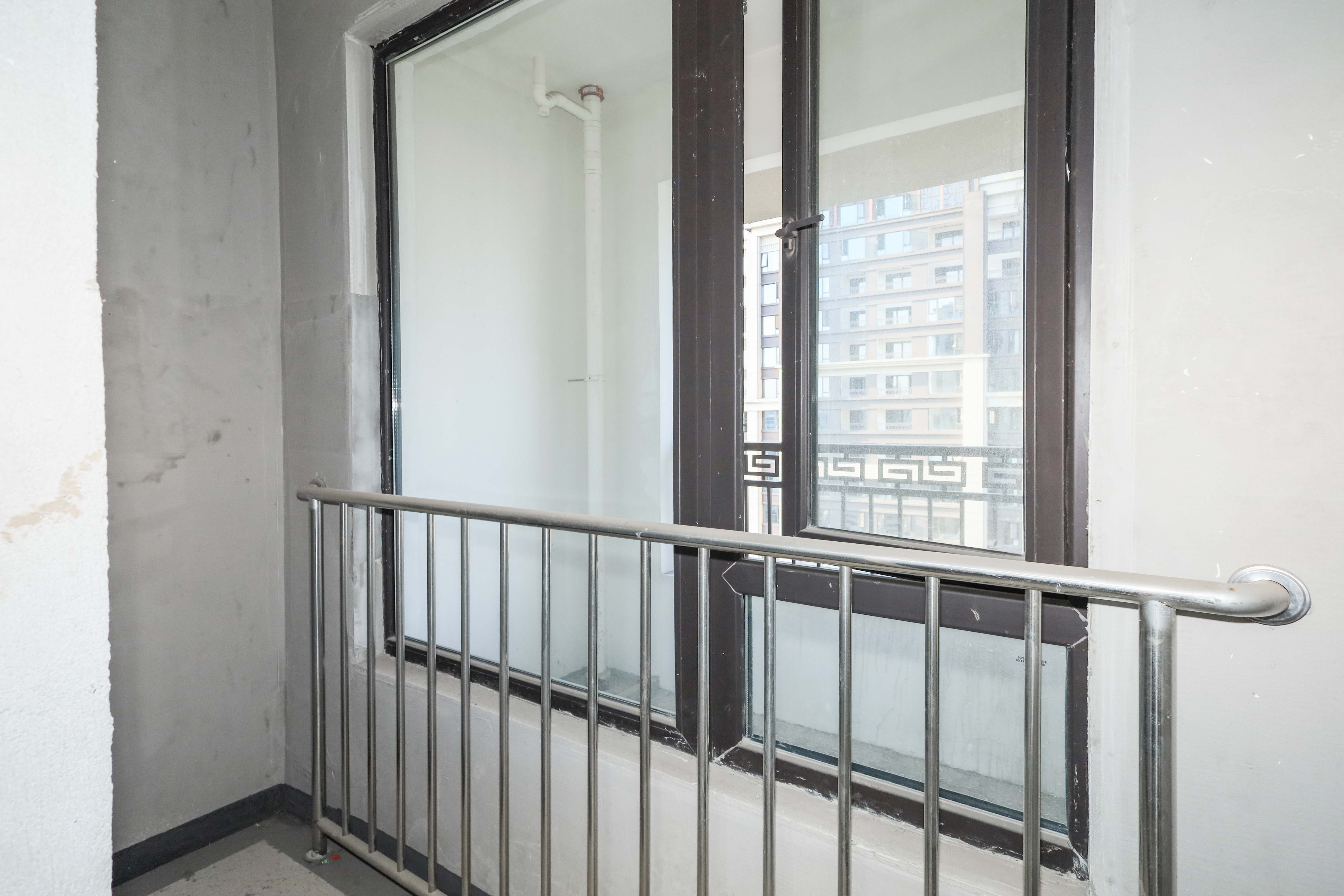 建发央著  4室2厅0卫   250.00万卧室