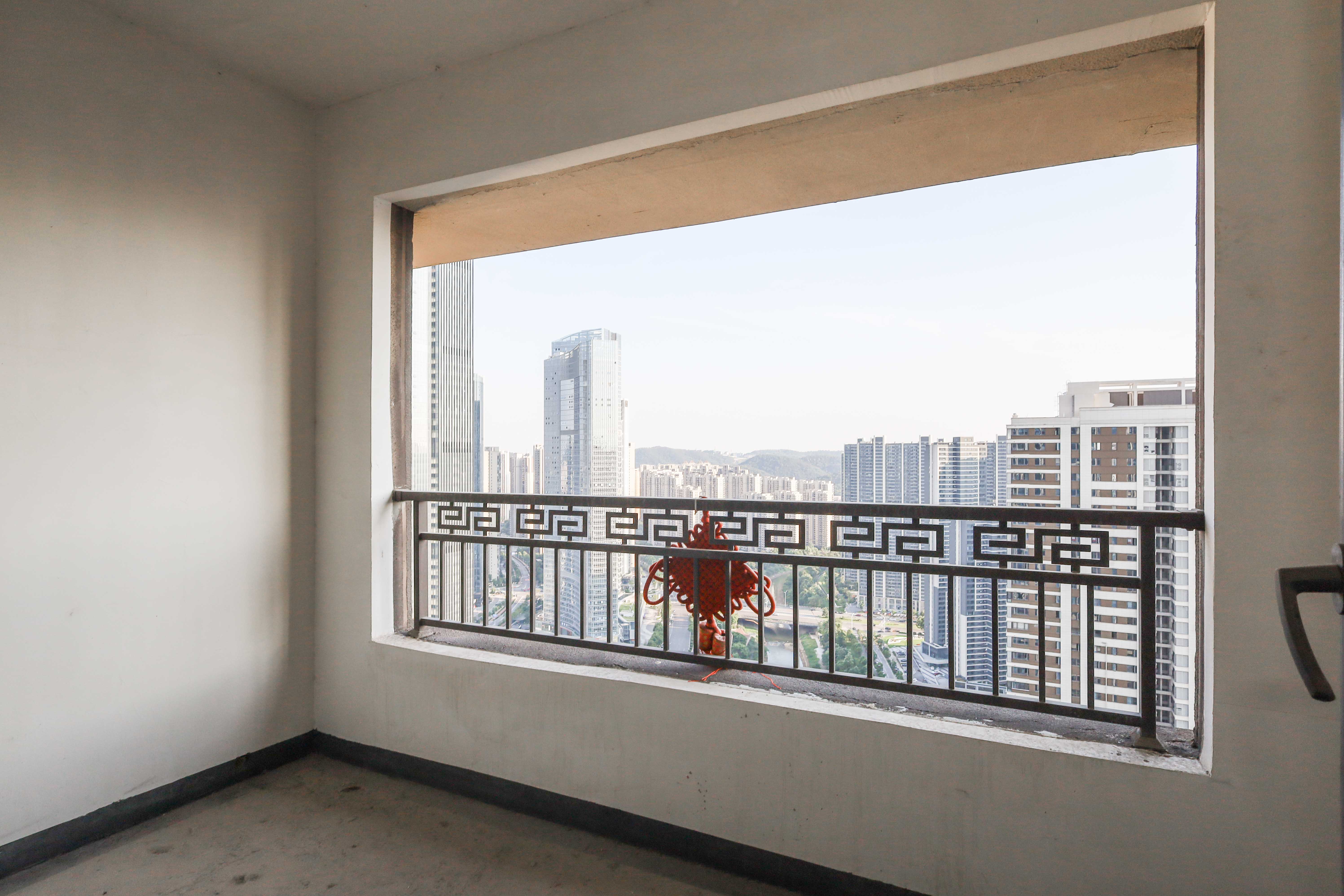 建发央著  4室2厅0卫   250.00万阳台