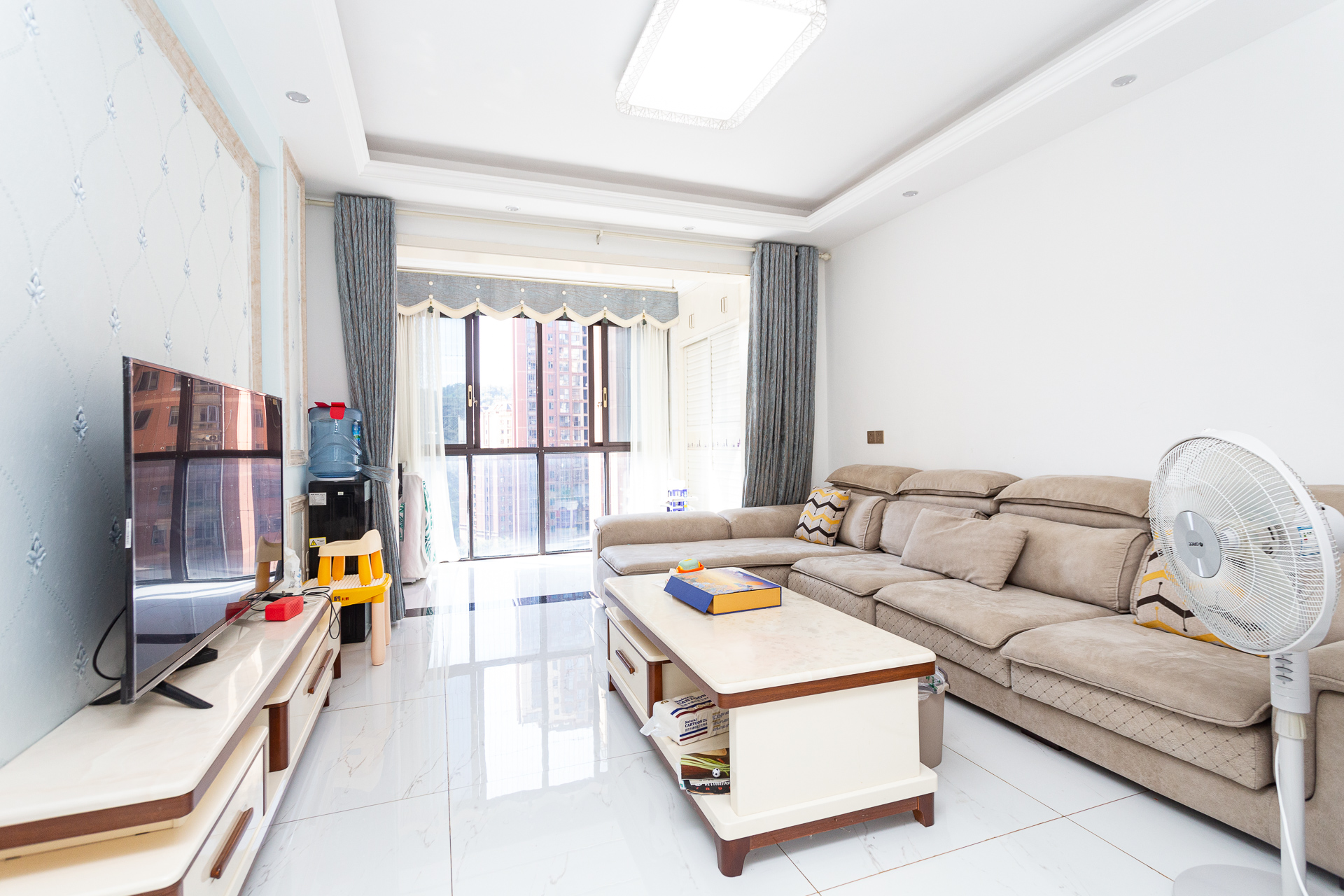 乾源国际  2室2厅1卫    63.8万 乾源国际  2室2厅1卫    63.8万客厅