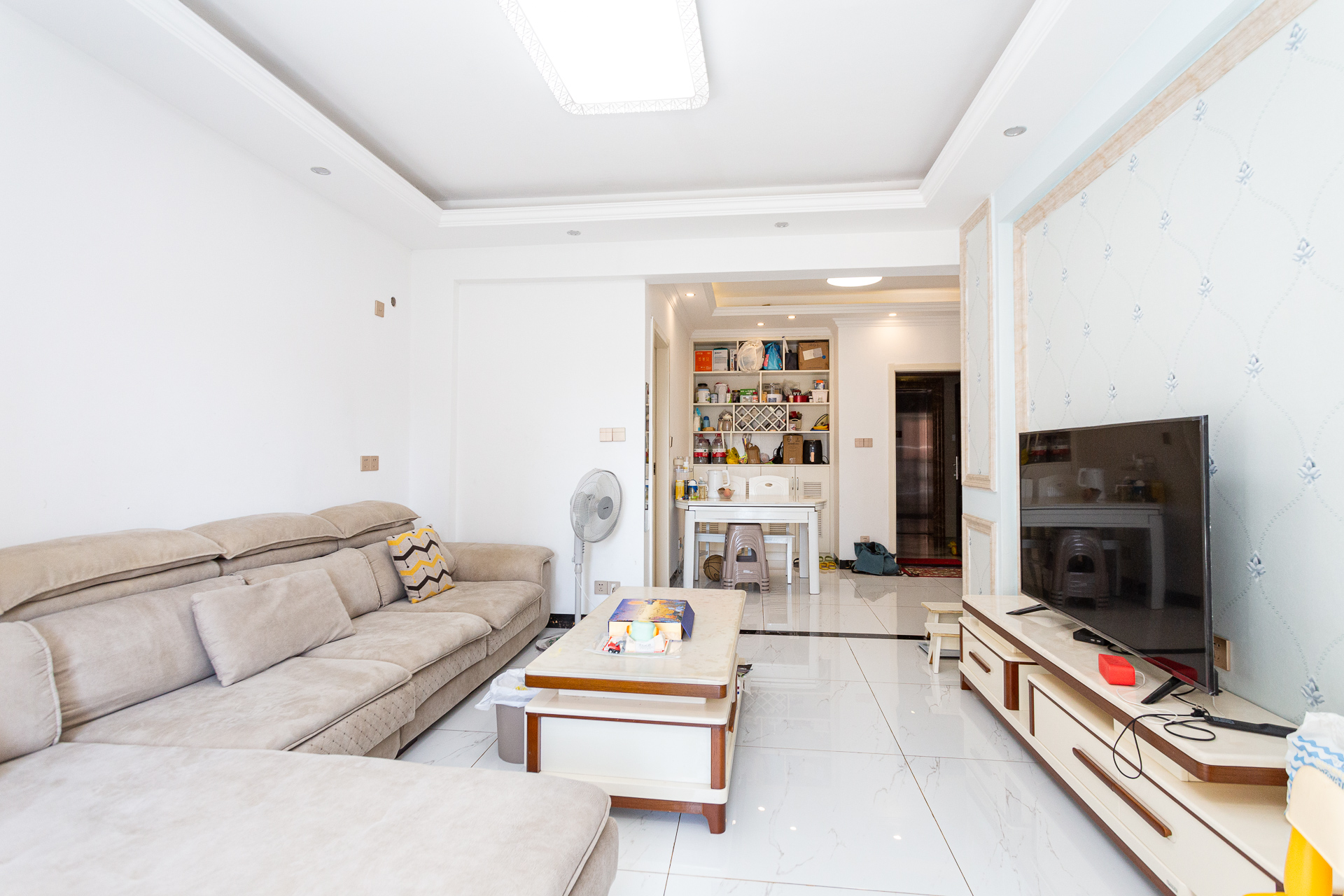 乾源国际  2室2厅1卫    63.8万 乾源国际  2室2厅1卫    63.8万客厅