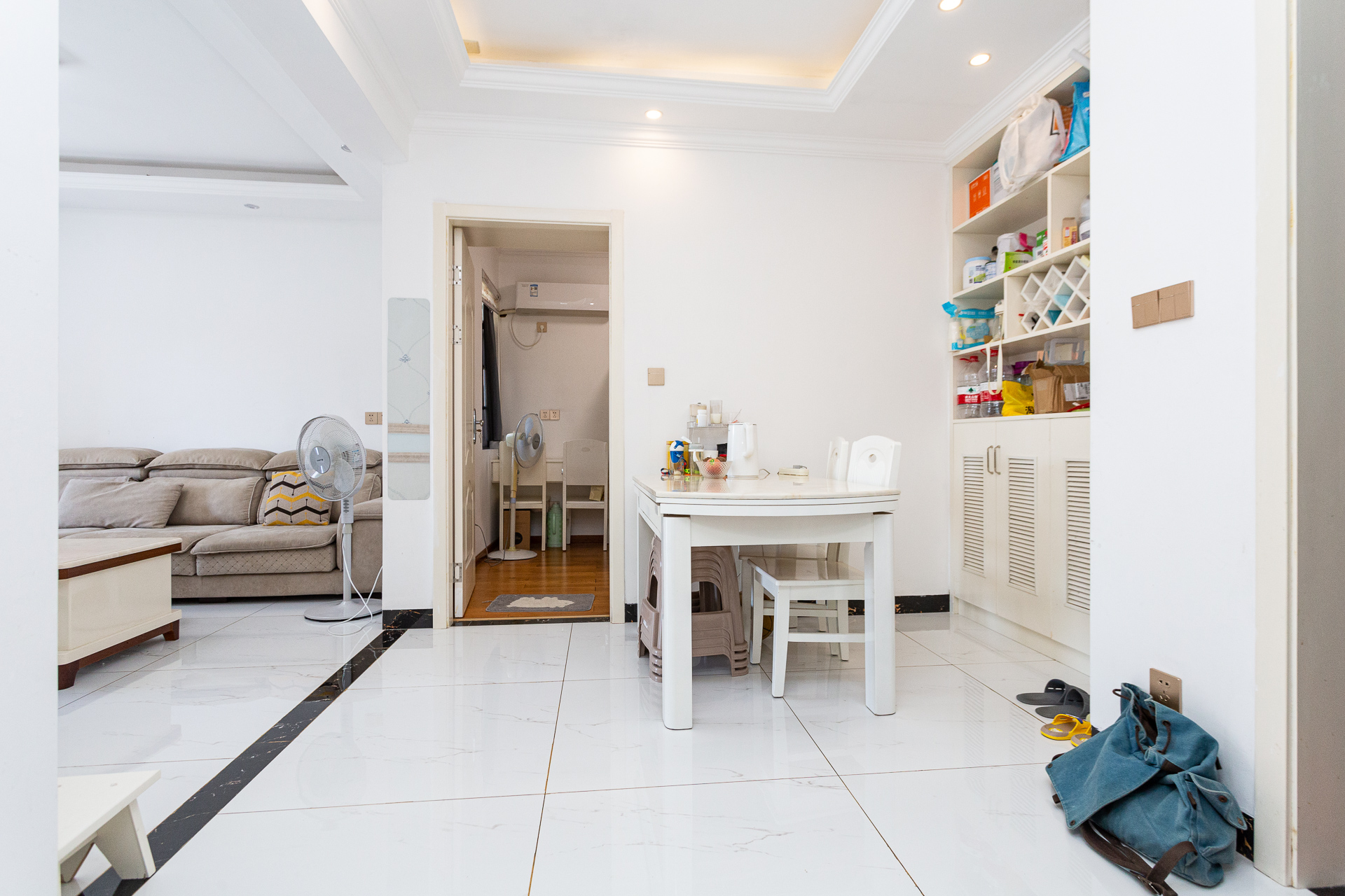 乾源国际  2室2厅1卫    63.8万 乾源国际  2室2厅1卫    63.8万客厅