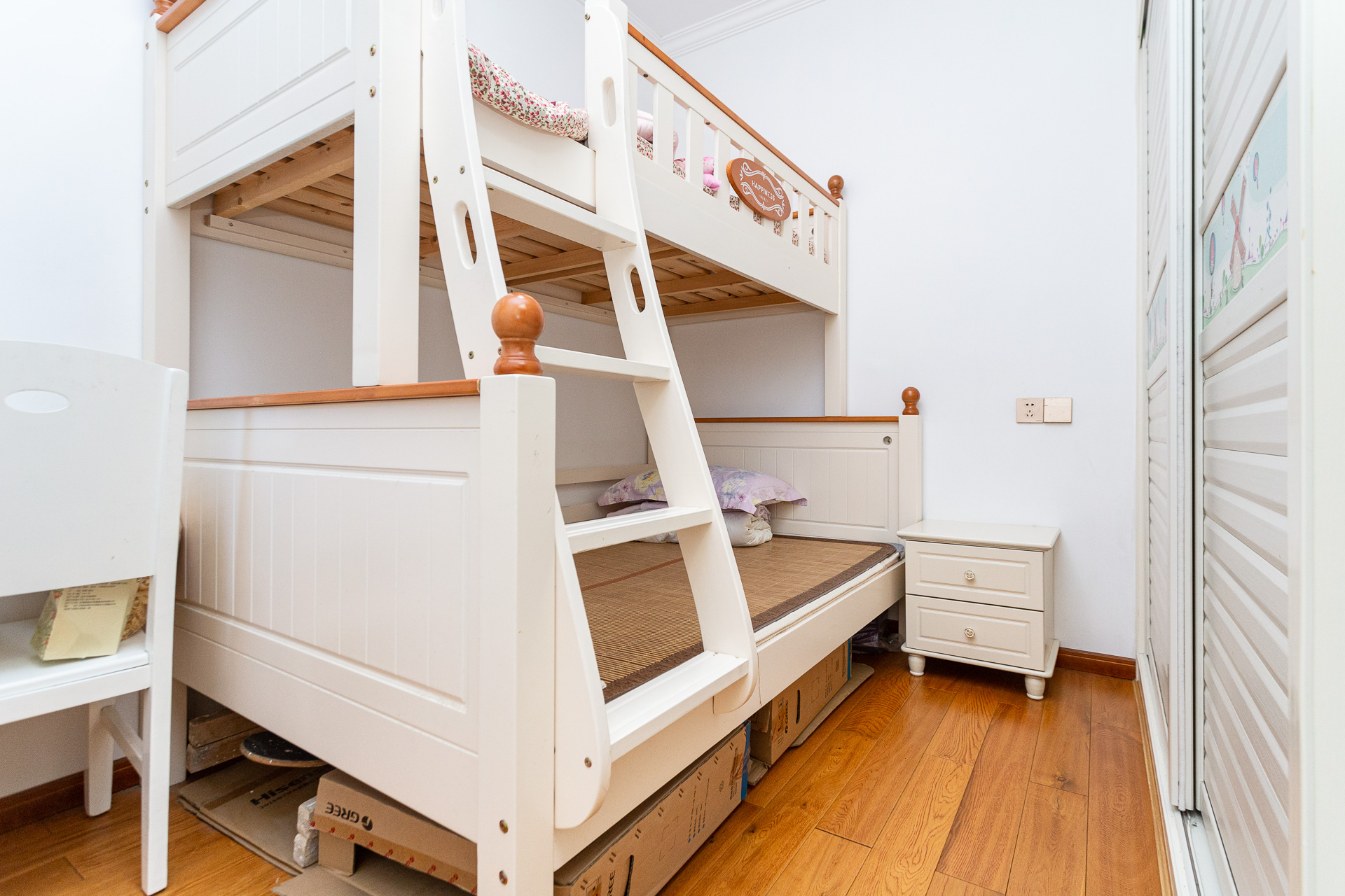 乾源国际  2室2厅1卫    63.8万 乾源国际  2室2厅1卫    63.8万卧室