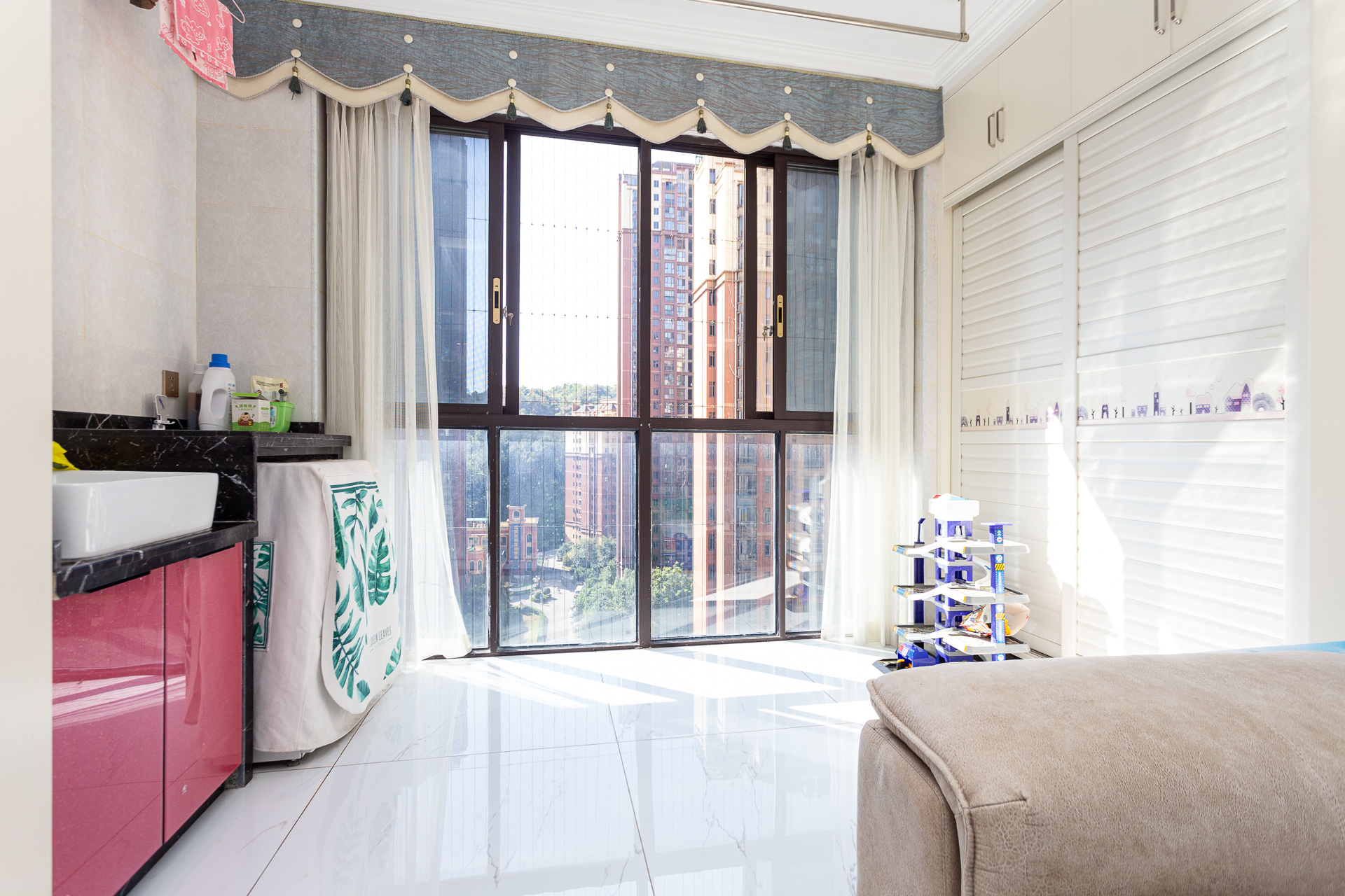 乾源国际  2室2厅1卫    63.8万 乾源国际  2室2厅1卫    63.8万阳台