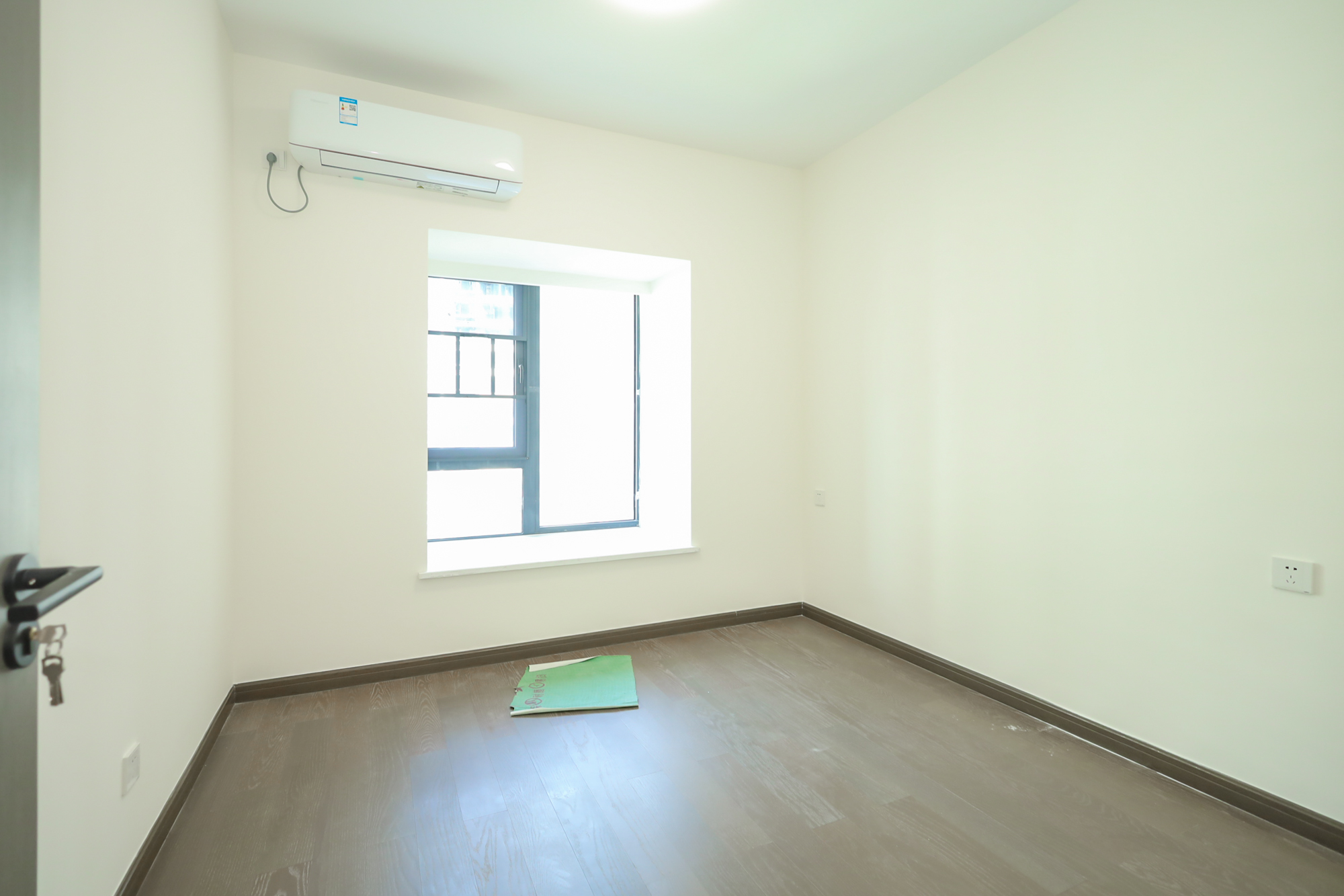 滨江府1913  4室2厅2卫   276.00万卧室