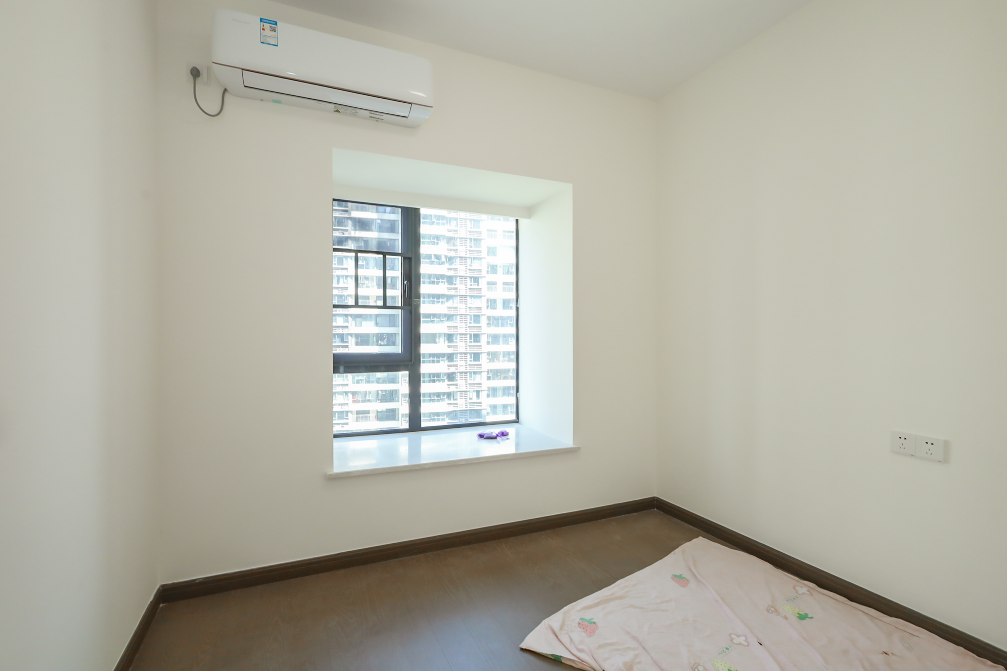滨江府1913  4室2厅2卫   276.00万卧室