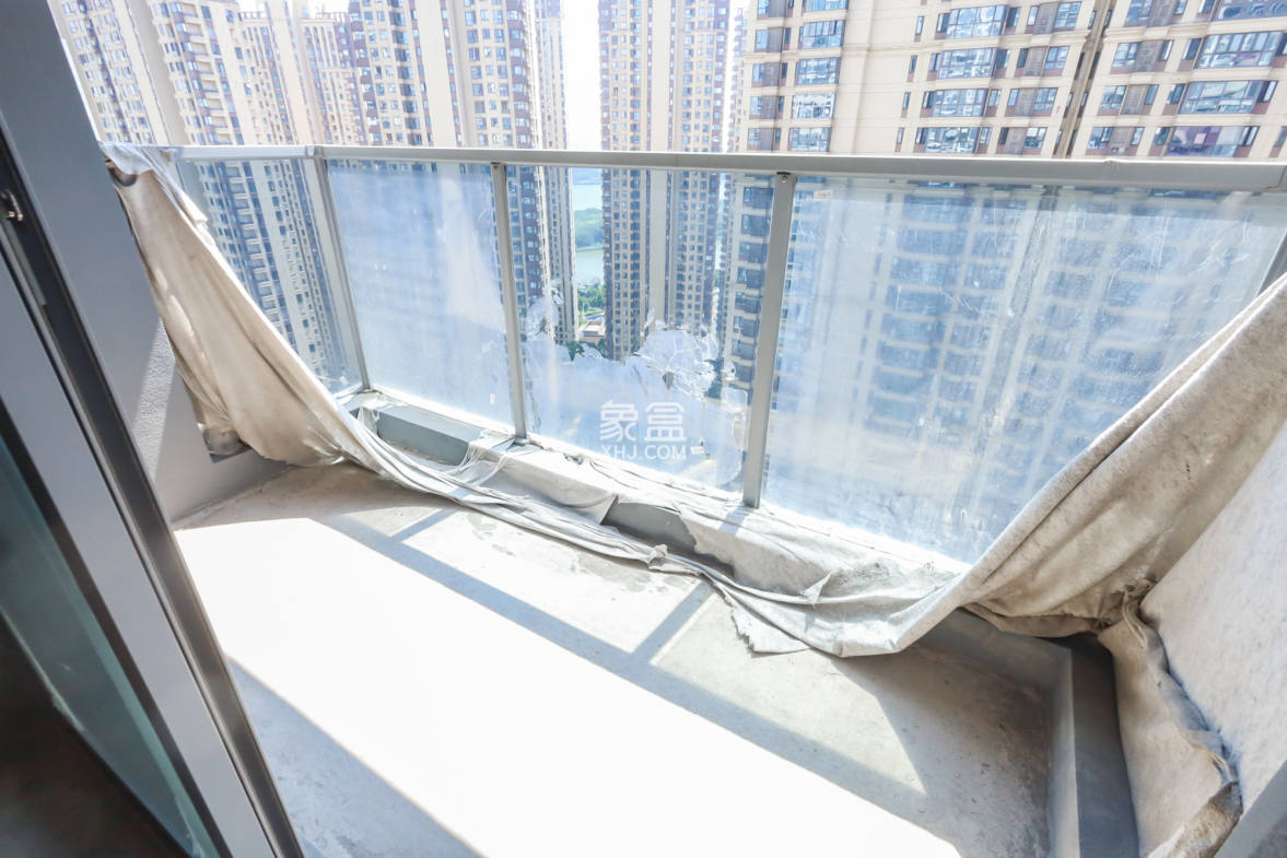 保利天禧D区  4室2厅2卫    165.0万 保利天禧D区  4室2厅2卫    165.0万阳台