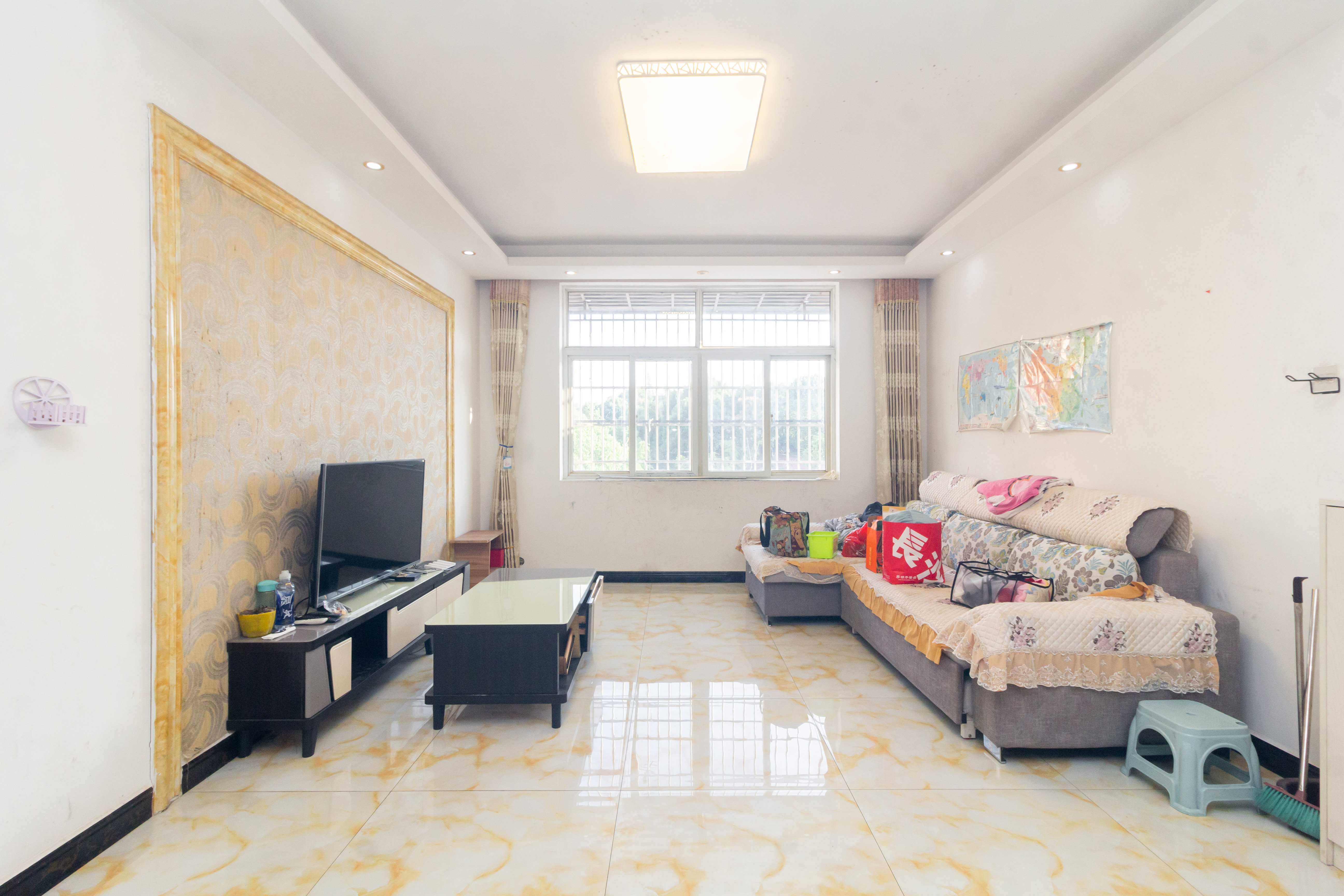 泉塘小区  2室2厅1卫    44.8万 泉塘小区  2室2厅1卫    44.8万