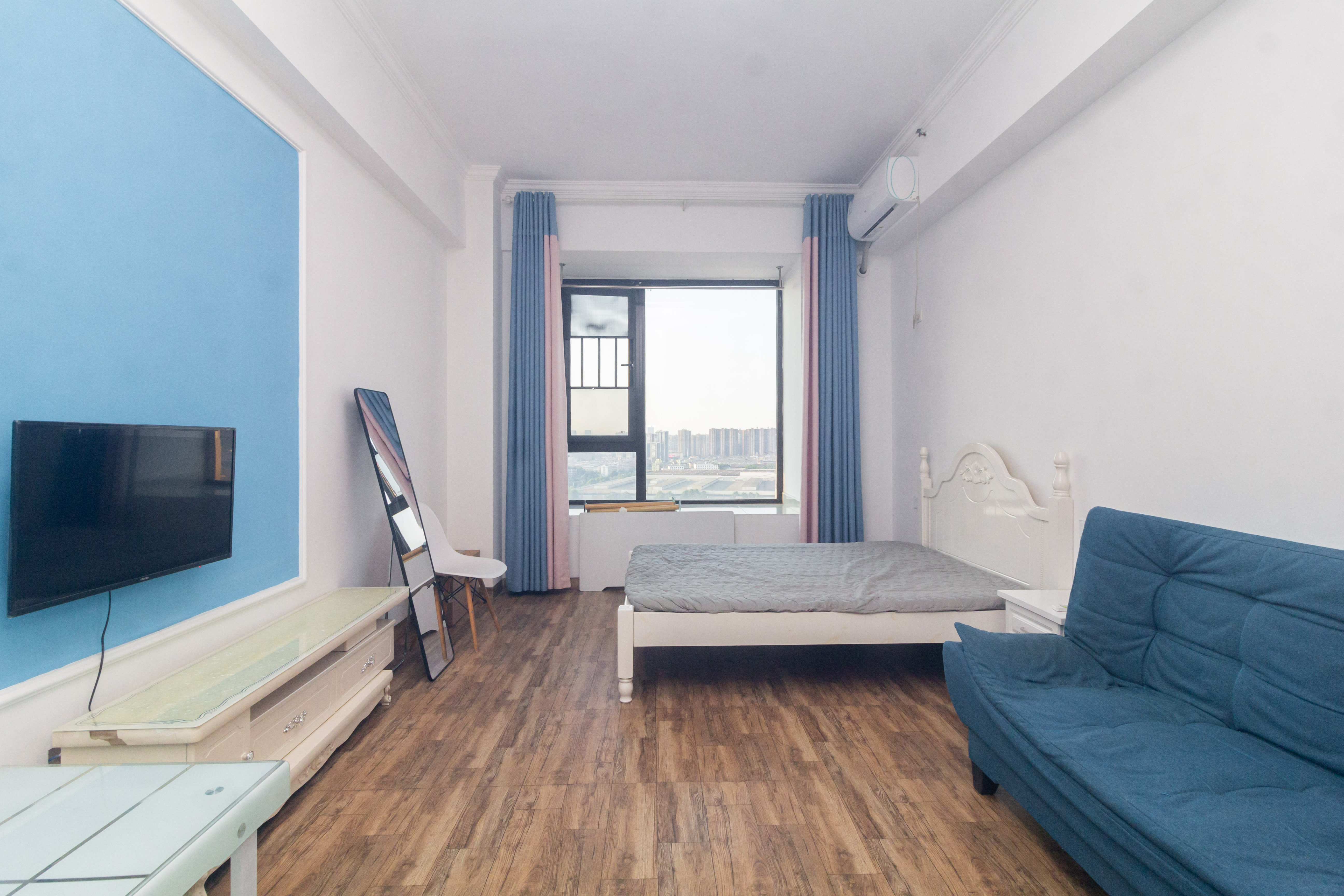 金科天悦(金科美邻汇) 1室1厅1卫 15.0万 金科天悦(金科美邻汇) 1室1厅1卫 15.0万客厅