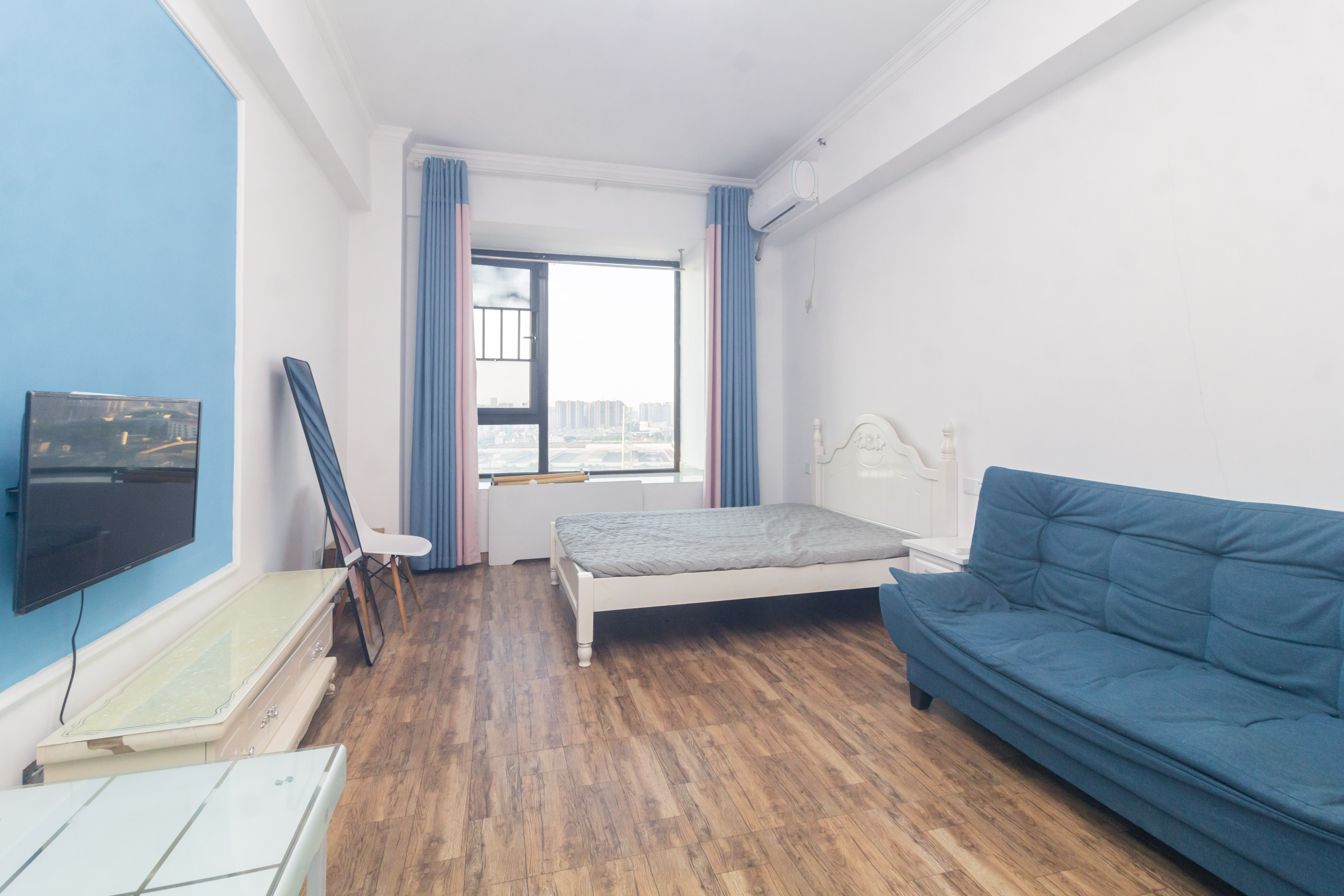 金科天悦(金科美邻汇) 1室1厅1卫 15.0万 金科天悦(金科美邻汇) 1室1厅1卫 15.0万客厅