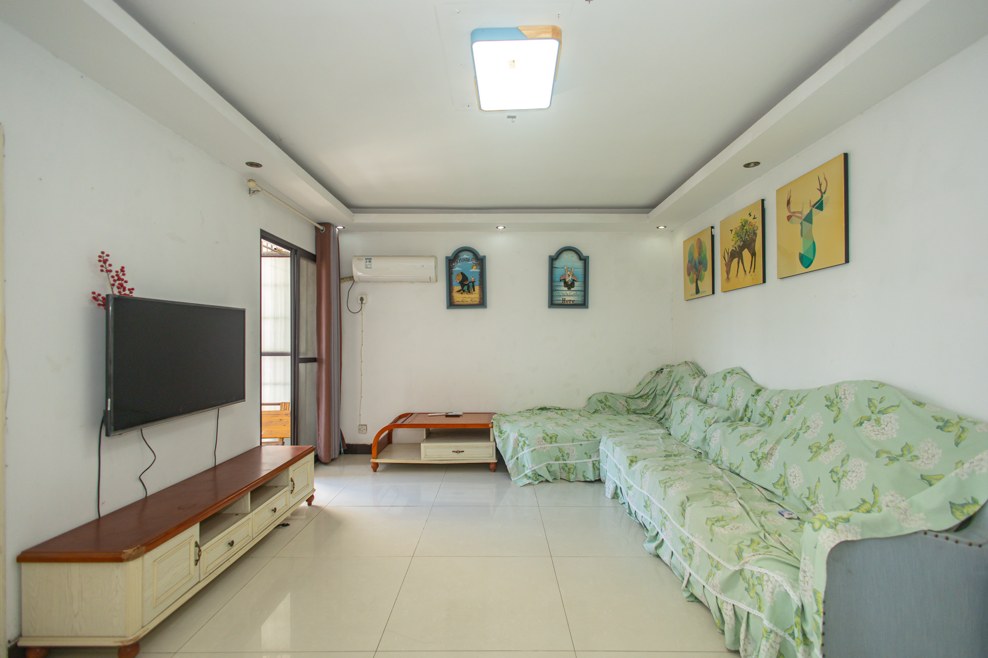 晶华美地  2室2厅1卫   35.80万 晶华美地  2室2厅1卫   35.80万客厅