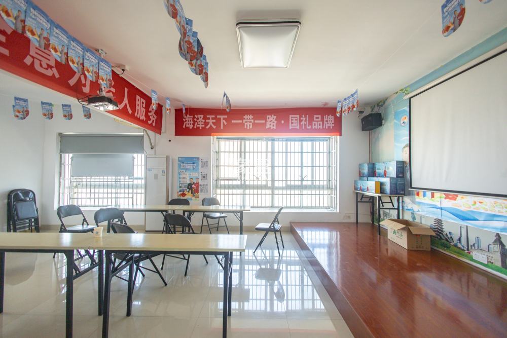 楚天家园  4室2厅2卫    90.0万