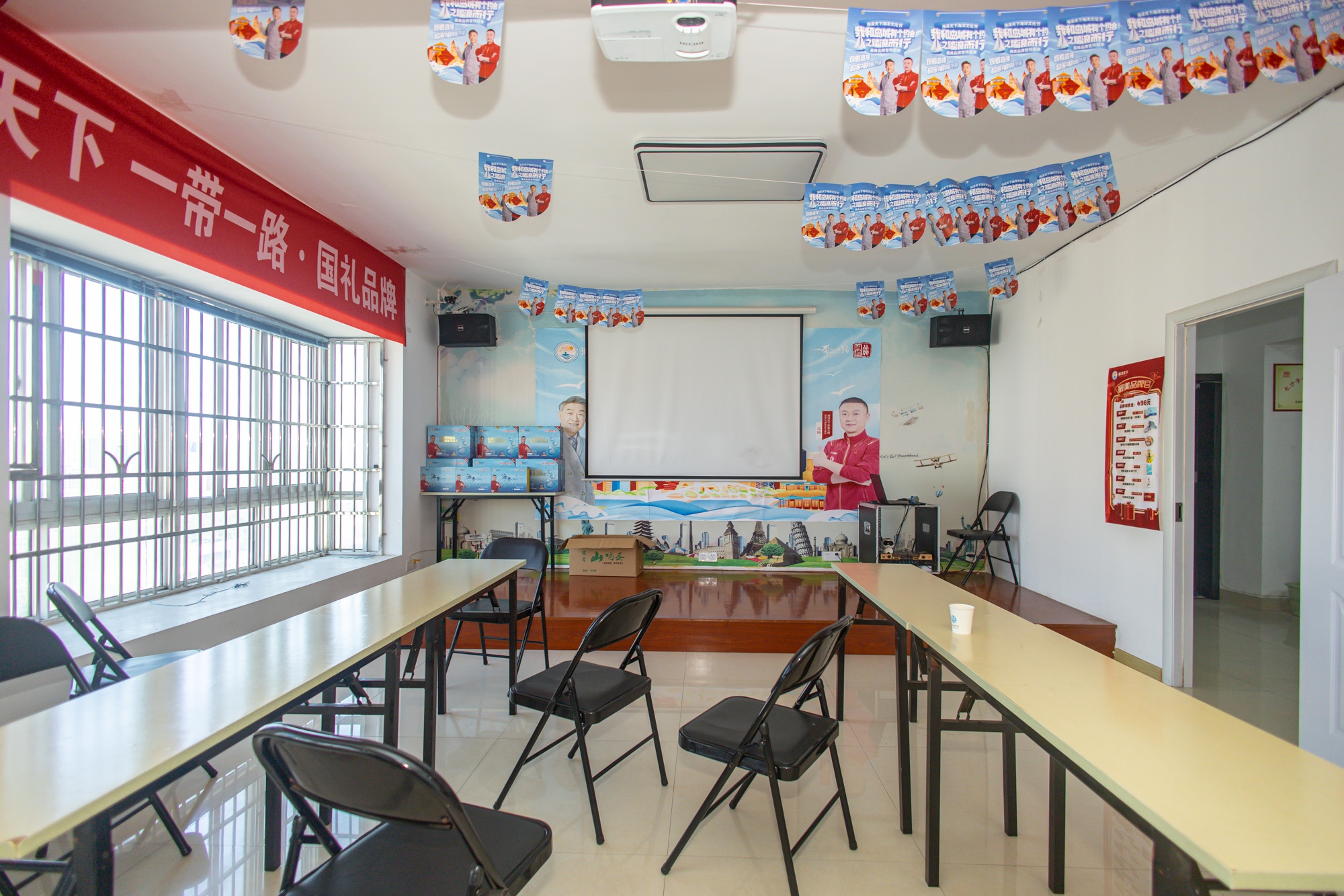 楚天家园 4室2厅2卫 90.0万 楚天家园 4室2厅2卫 90.0万客厅