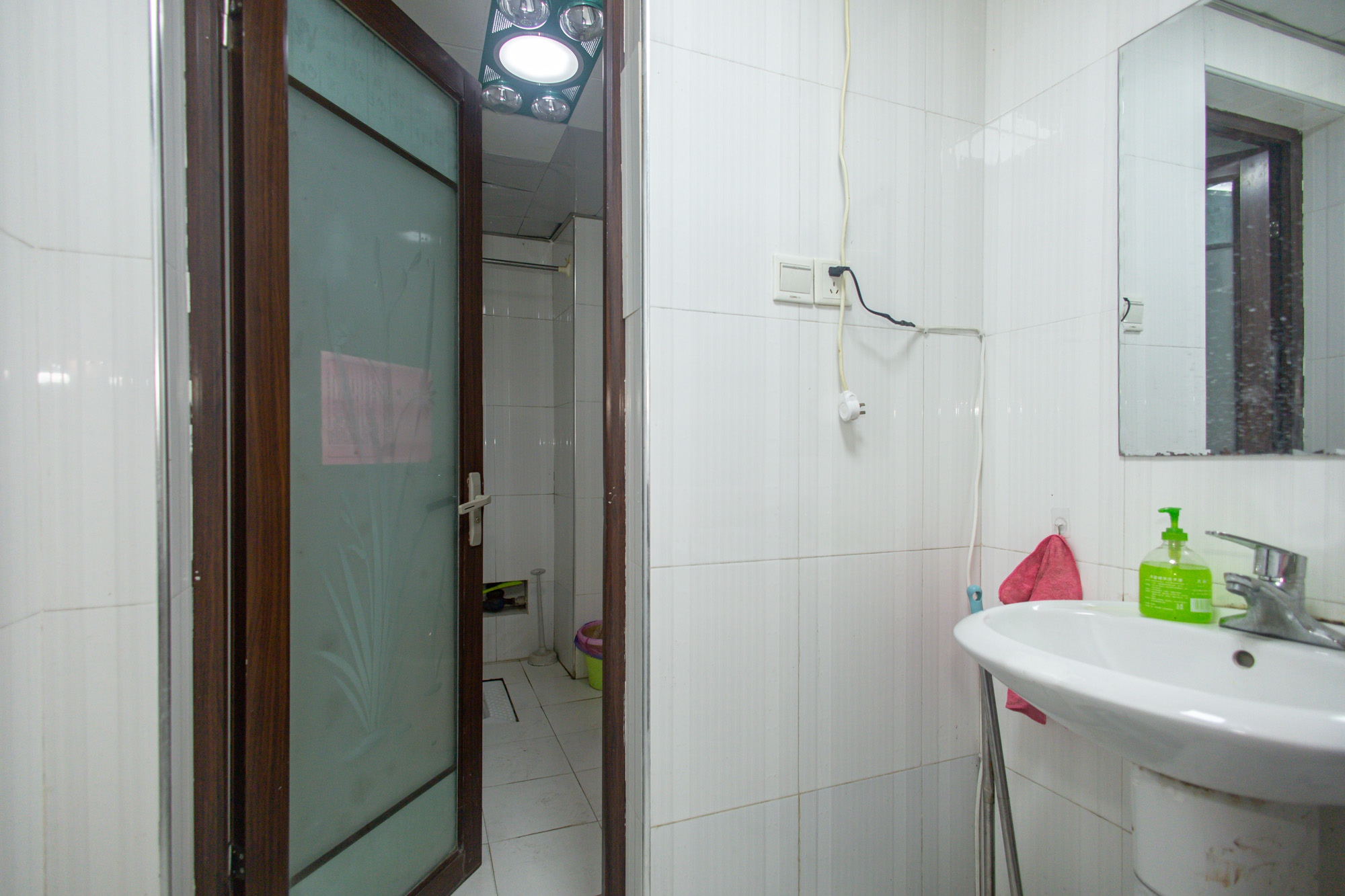 楚天家园 4室2厅2卫 90.0万 楚天家园 4室2厅2卫 90.0万卫生间