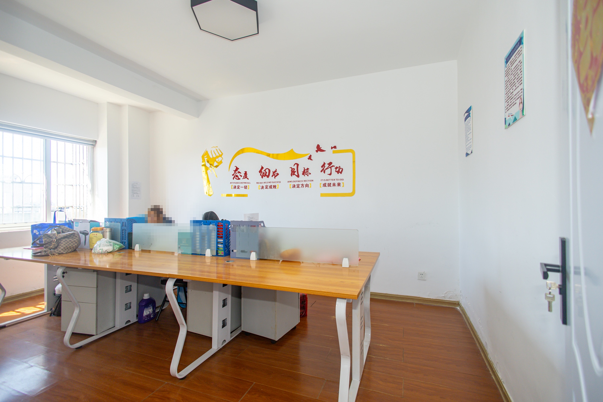 楚天家园 4室2厅2卫 90.0万 楚天家园 4室2厅2卫 90.0万卧室