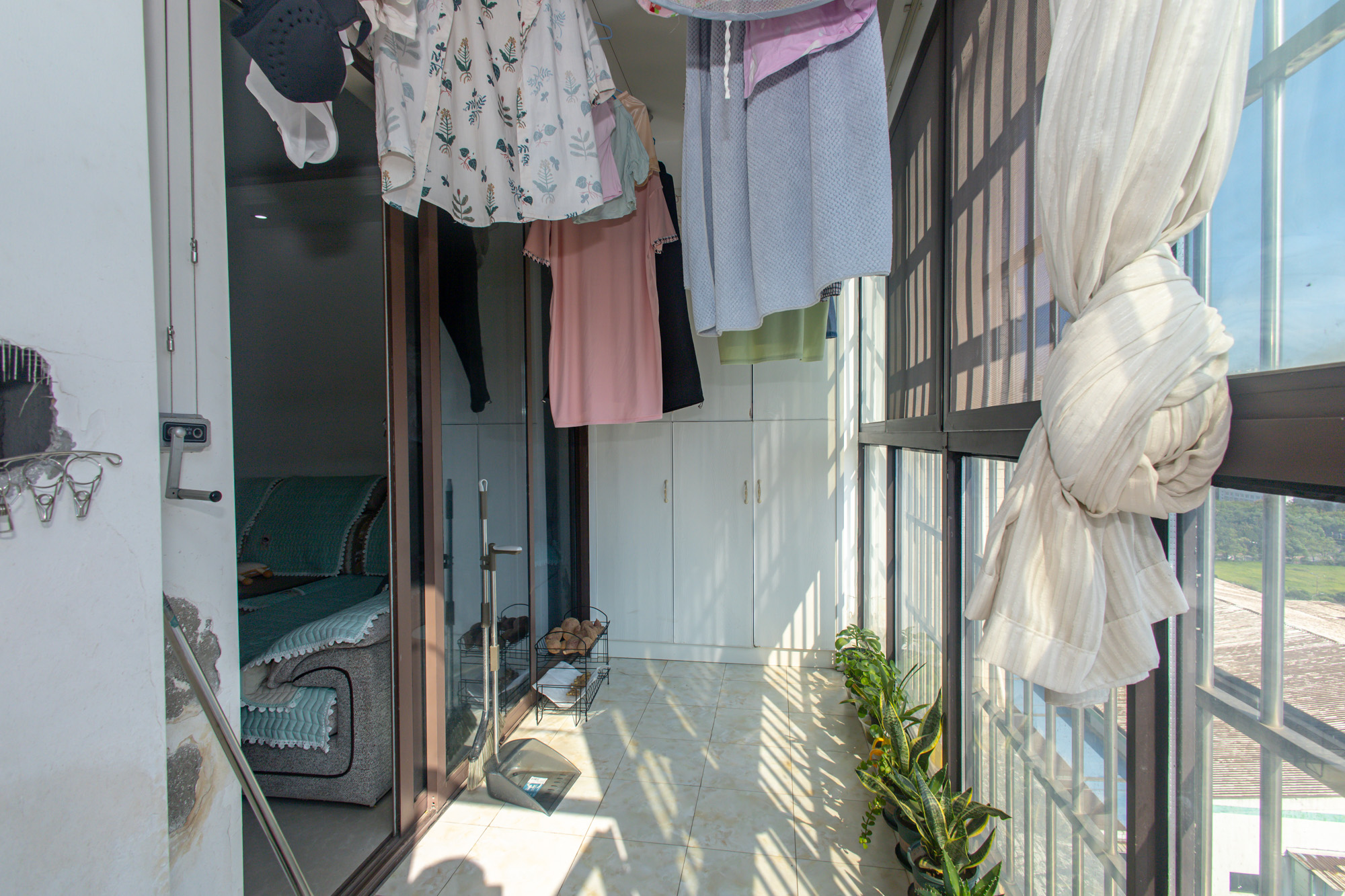 新长海广场  3室2厅1卫   62.00万阳台