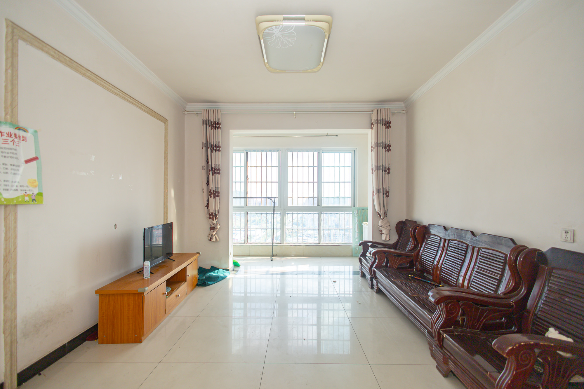 楚天世纪城西苑  2室2厅1卫    50.8万 楚天世纪城西苑  2室2厅1卫    50.8万客厅