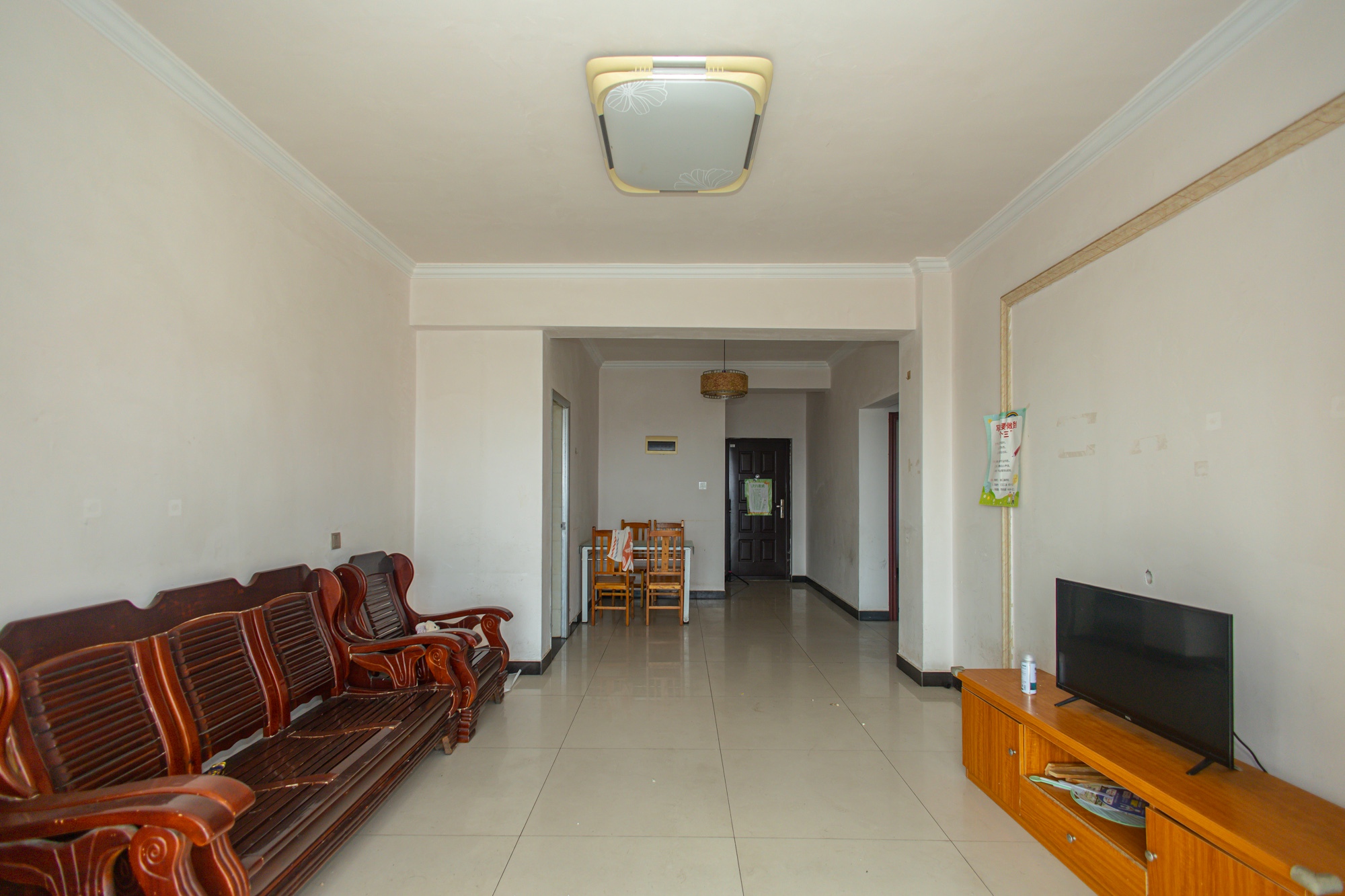 楚天世纪城西苑  2室2厅1卫    50.8万 楚天世纪城西苑  2室2厅1卫    50.8万客厅