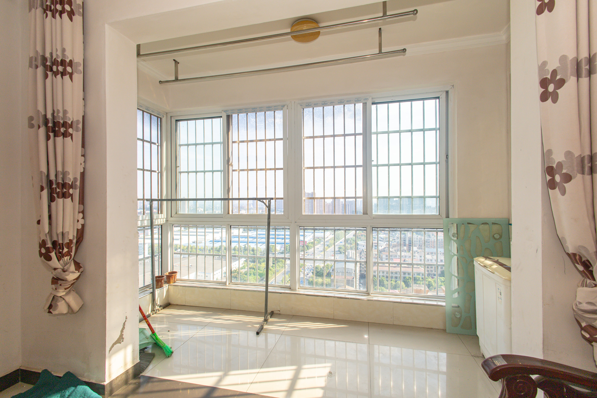 楚天世纪城西苑  2室2厅1卫    50.8万 楚天世纪城西苑  2室2厅1卫    50.8万阳台