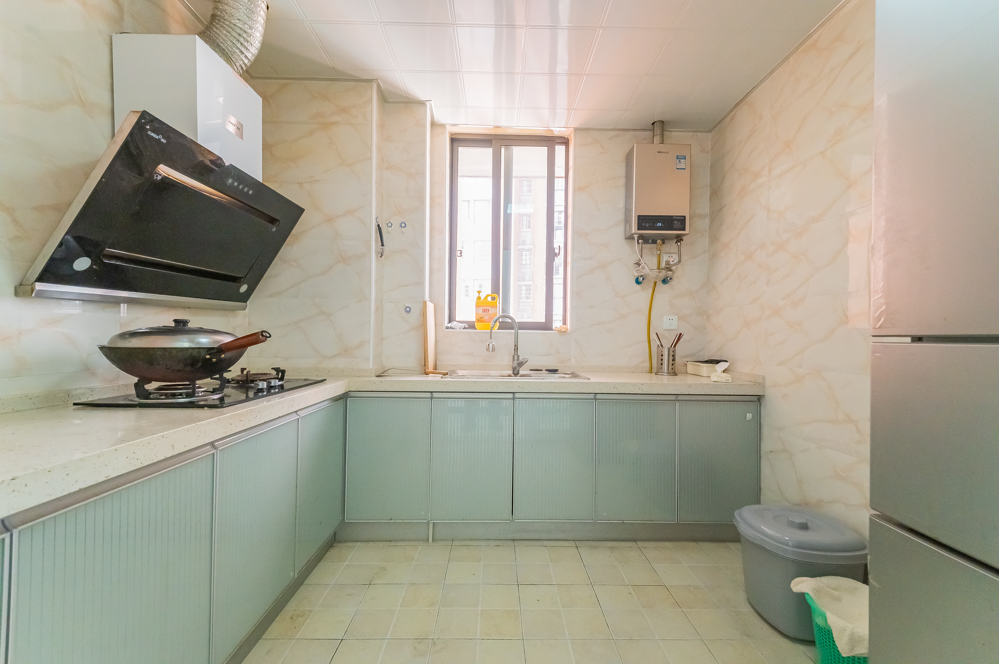 华润凤凰城二期 2室2厅1卫 63.8万 华润凤凰城二期 2室2厅1卫 63.8万厨房