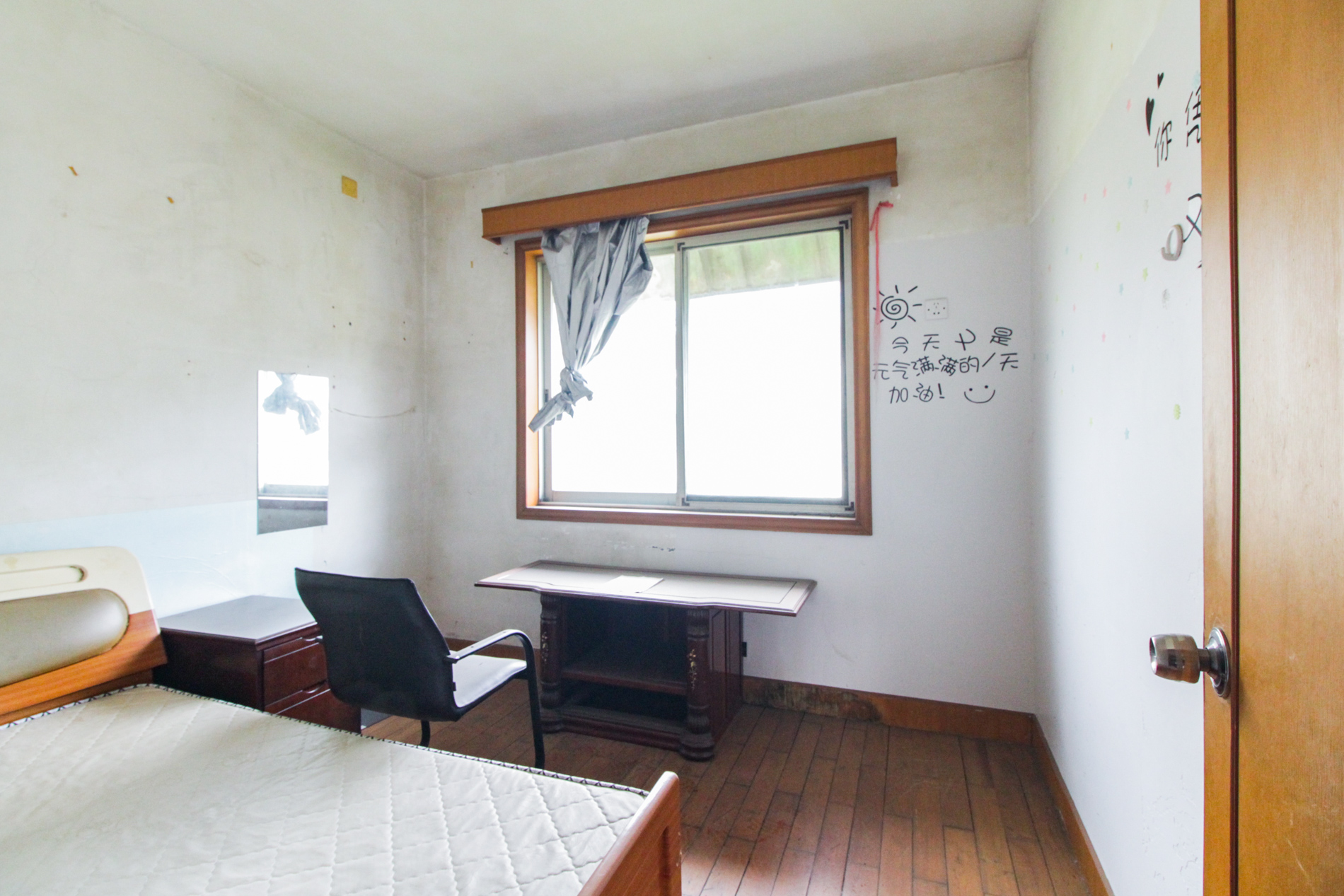三湘小区  3室2厅1卫   55.00万卧室