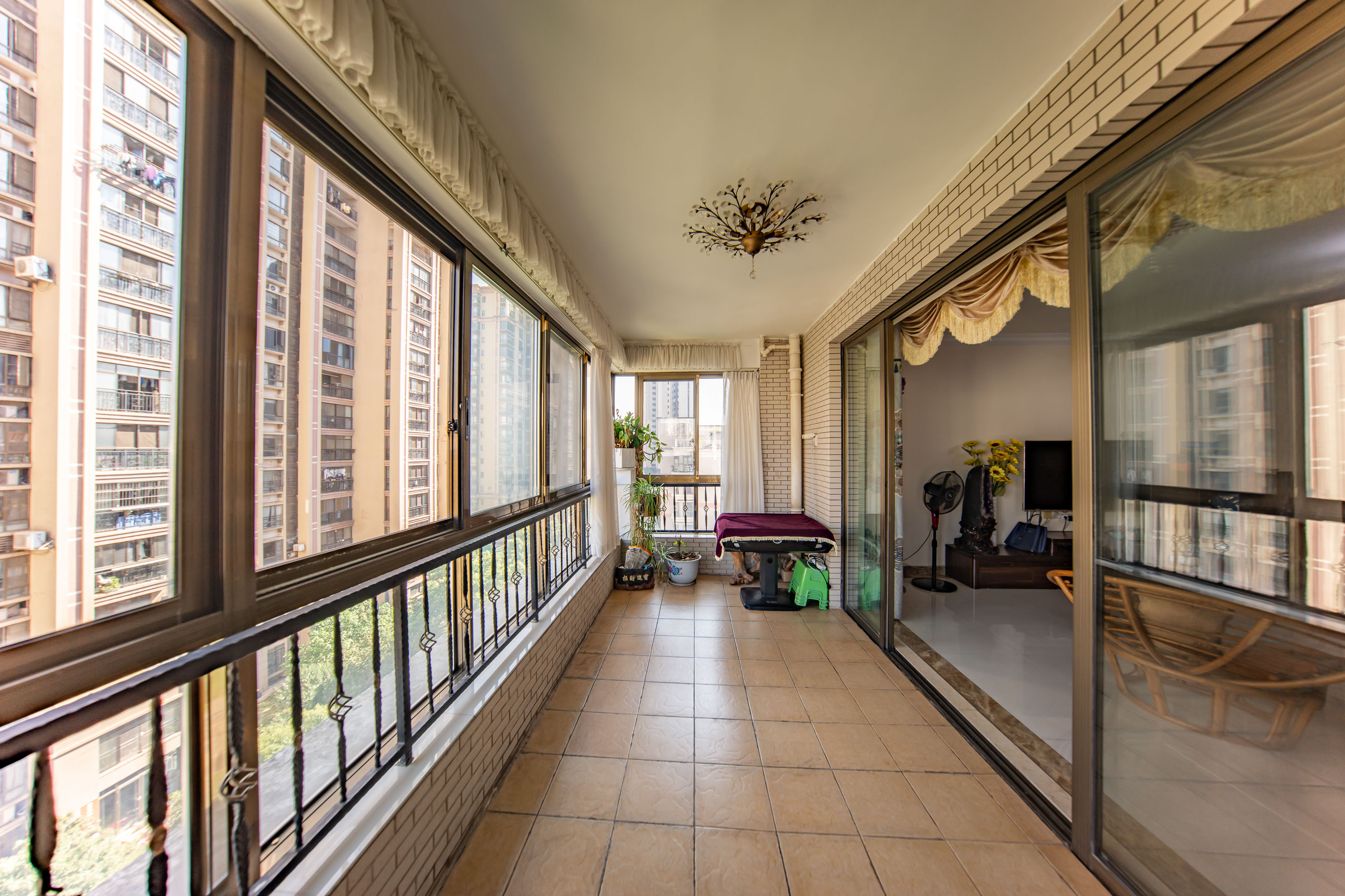 江山帝景雅典  4室2厅1卫    238.0万 江山帝景雅典  4室2厅1卫    238.0万阳台