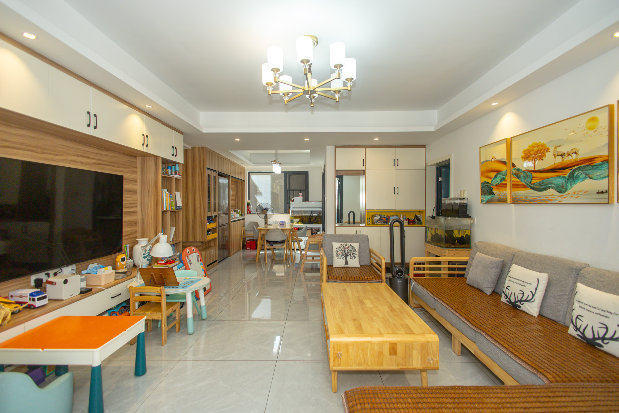 锦璨家园  3室2厅2卫    98.0万客厅