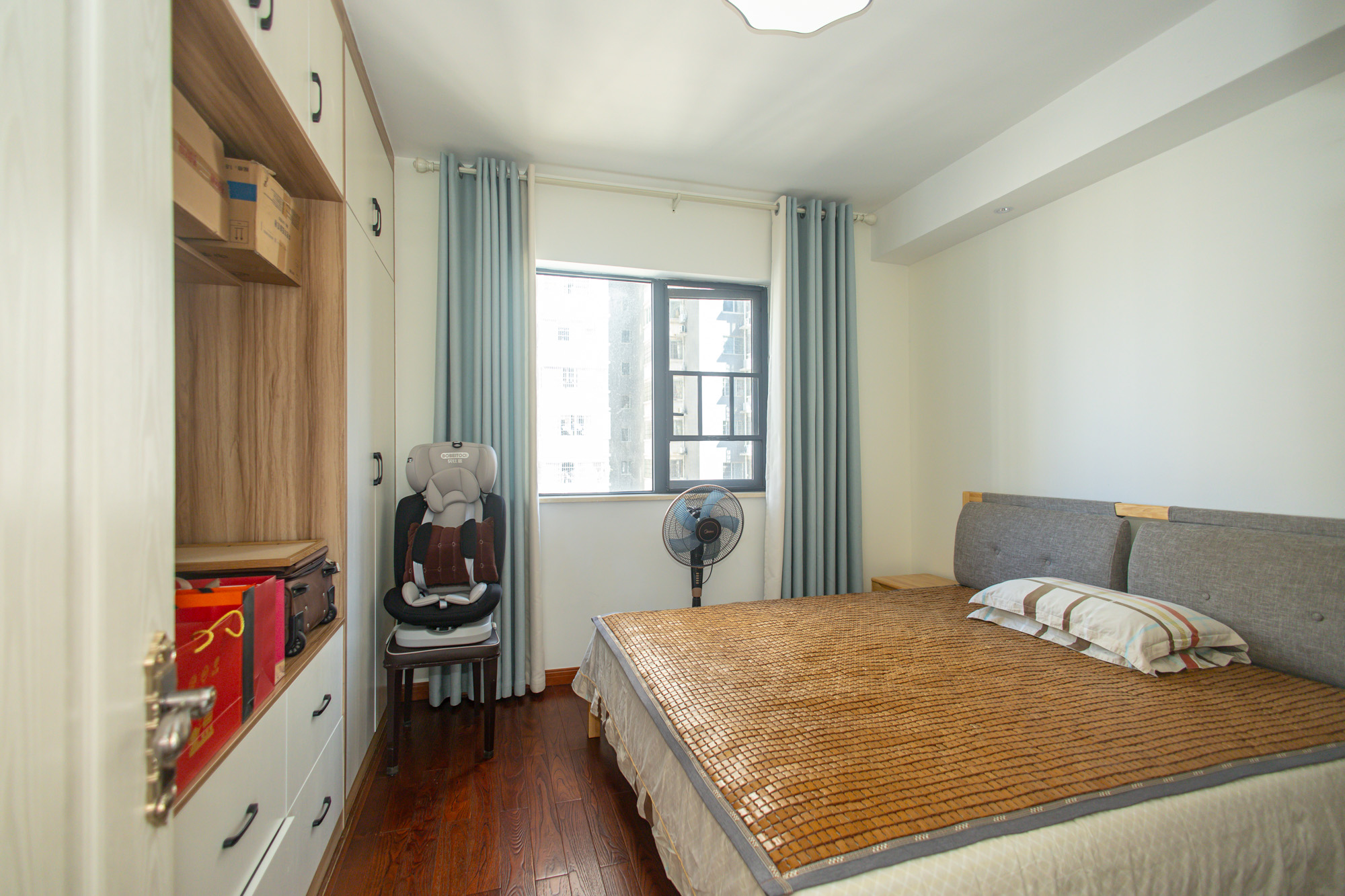 锦璨家园  3室2厅2卫    98.0万卧室