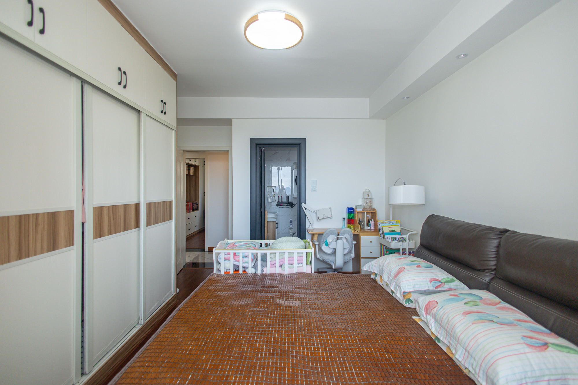 锦璨家园  3室2厅2卫    98.0万卧室