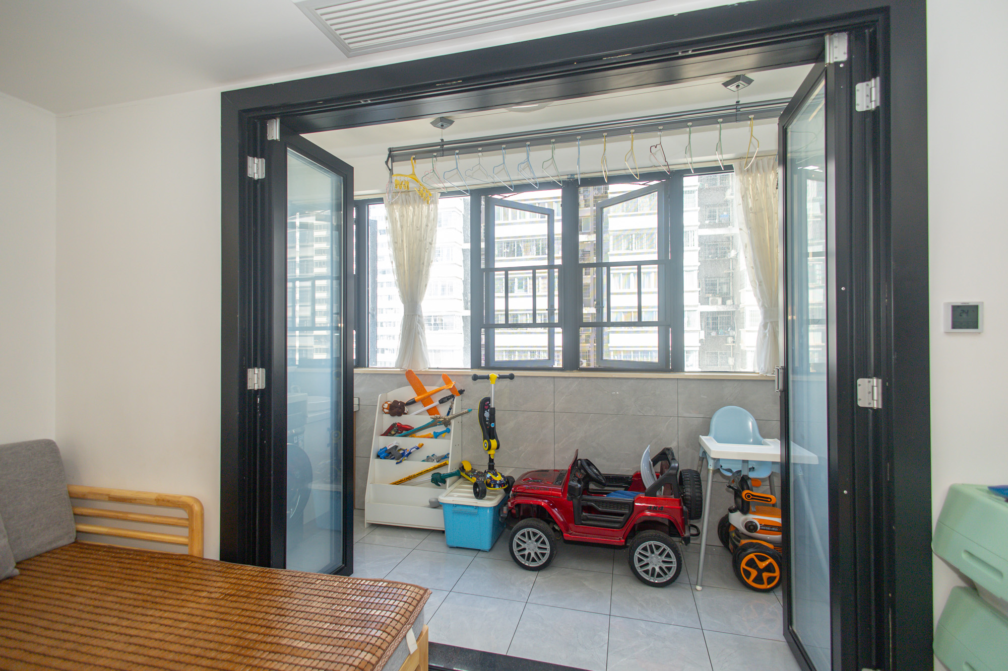 锦璨家园  3室2厅2卫    98.0万阳台