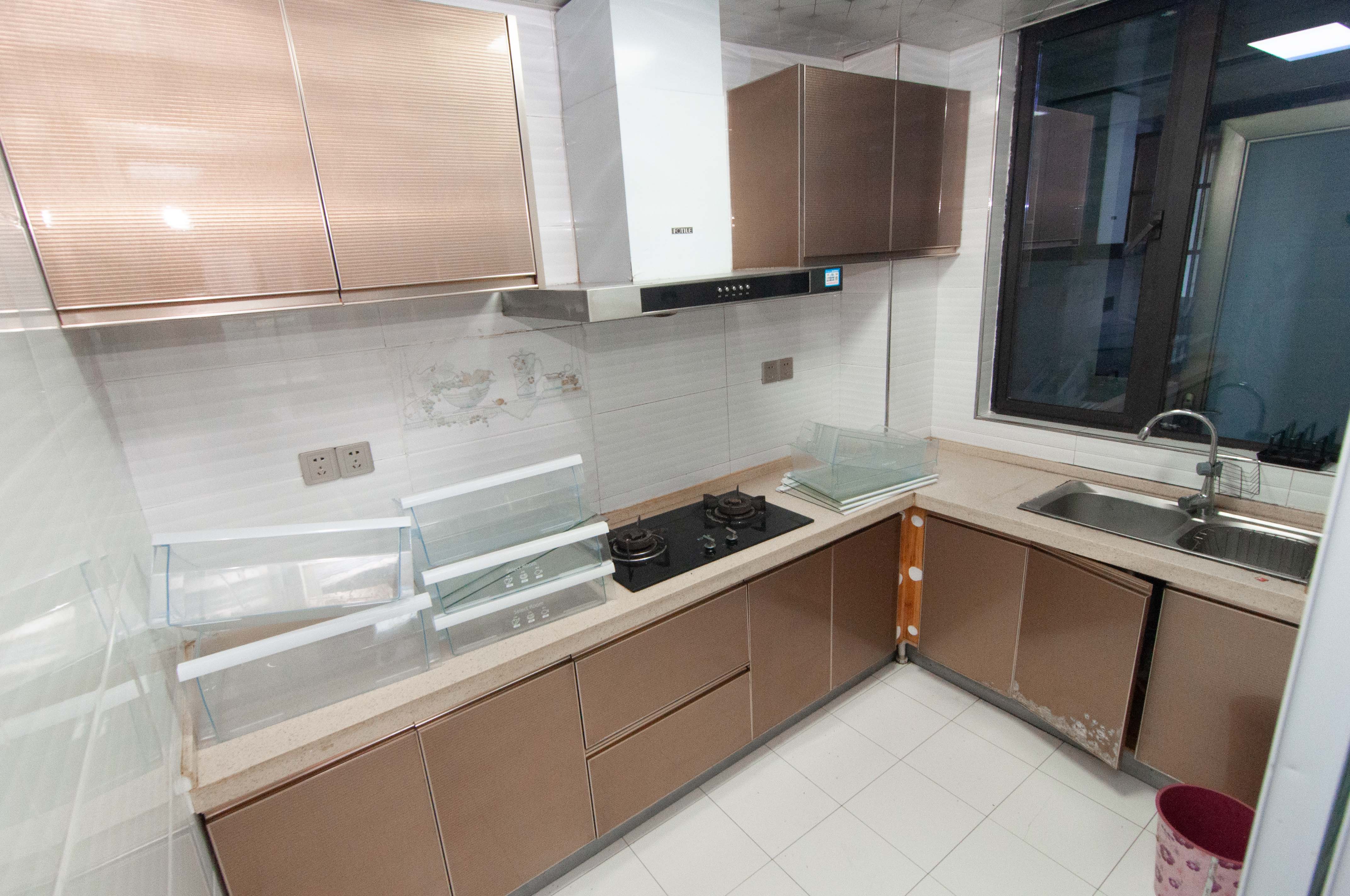 达美D6区  3室2厅2卫    90.0万 达美D6区  3室2厅2卫    90.0万厨房