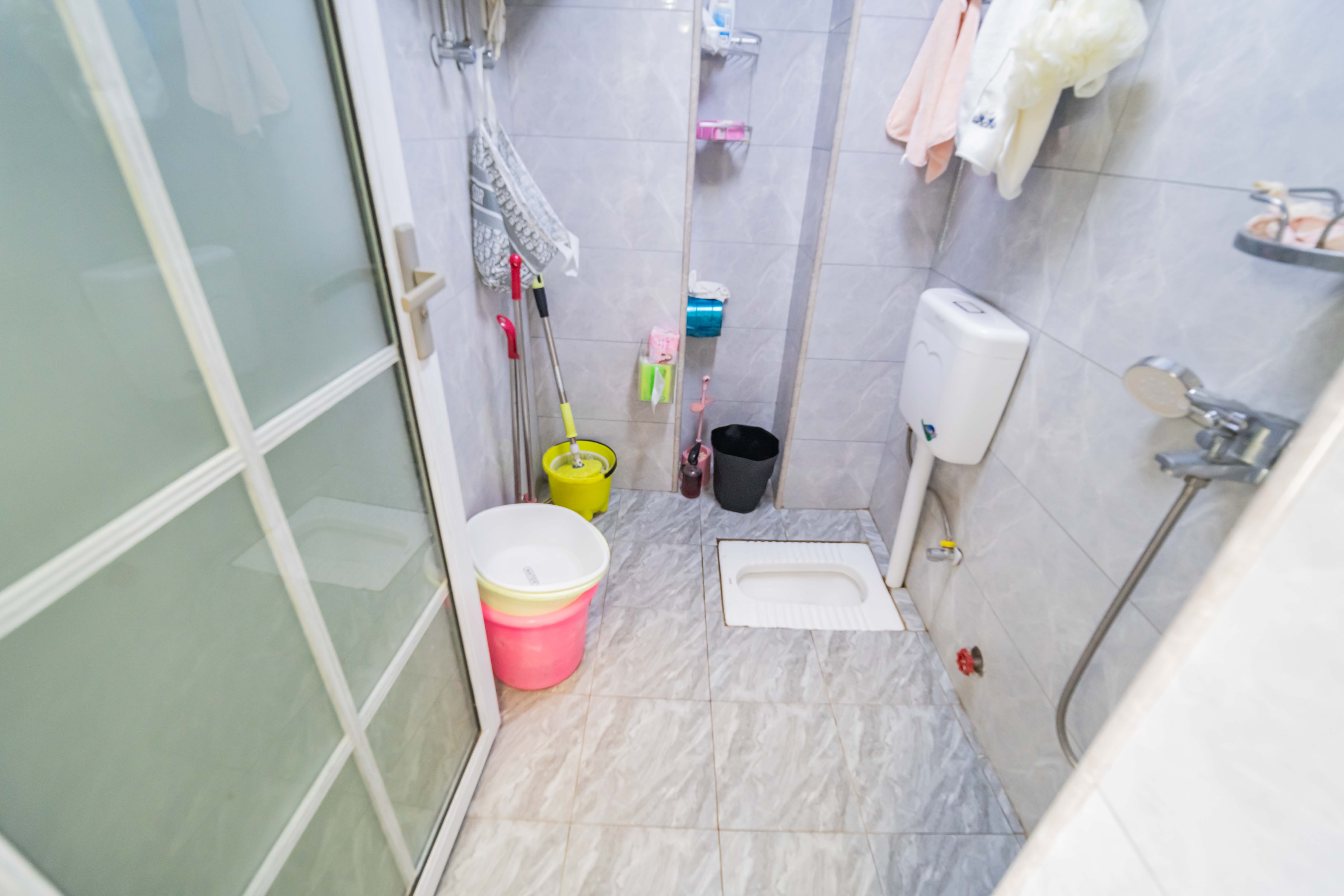 欧亚达国际广场 2室1厅1卫 60.8万 欧亚达国际广场 2室1厅1卫 60.8万卫生间