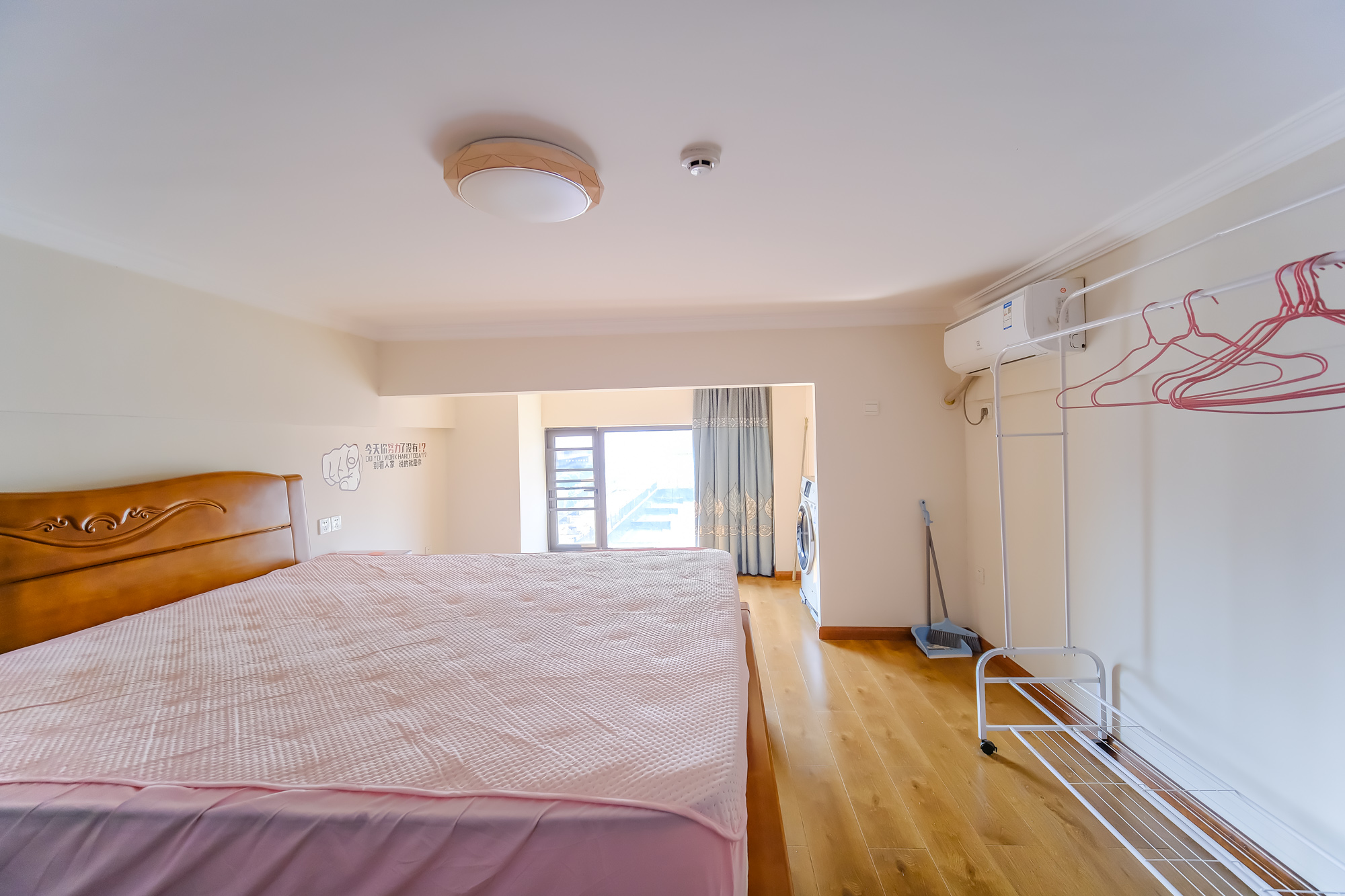 艾美潇湘  1室1厅1卫    28.0万卧室