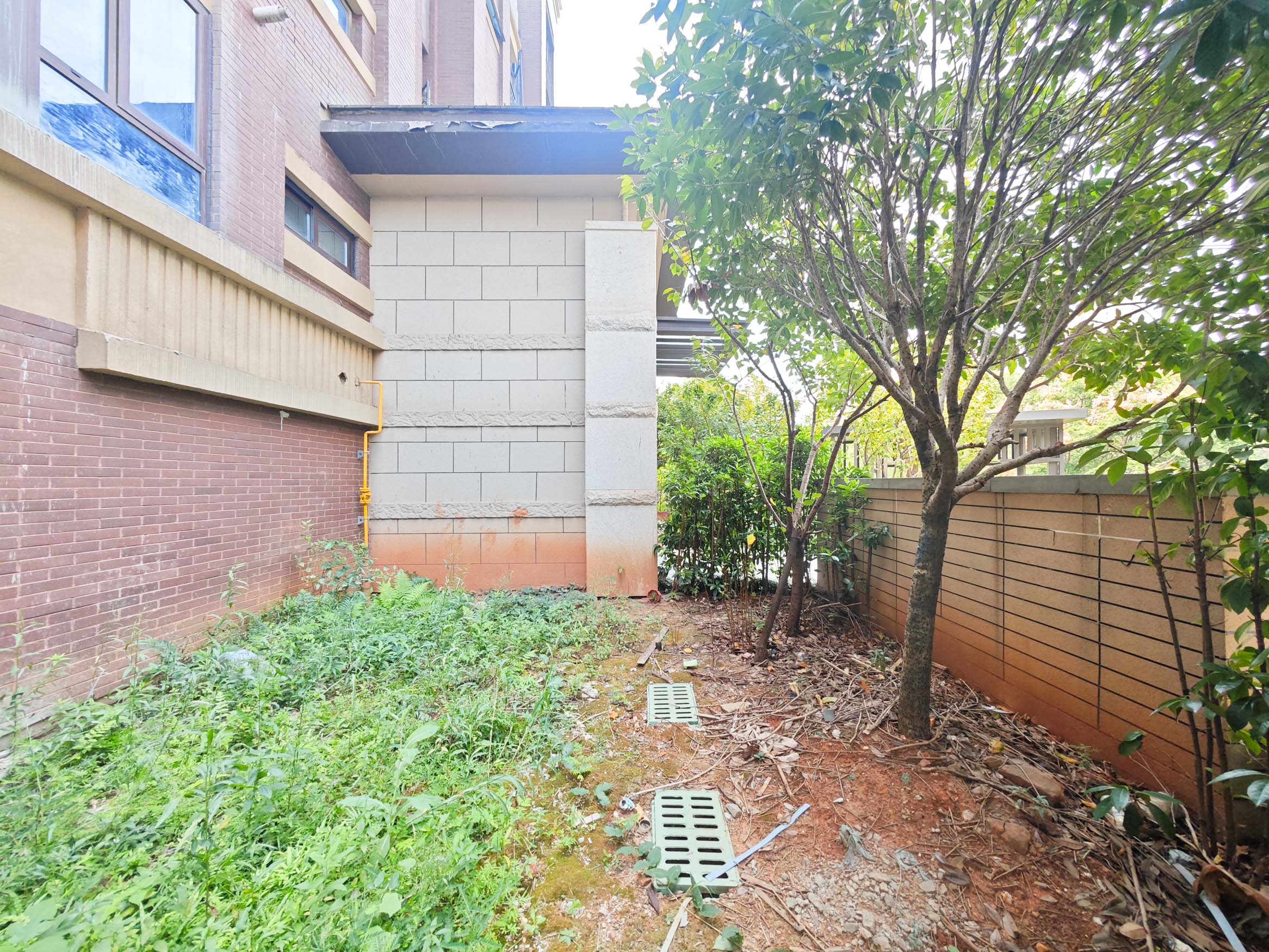 保利城（中航城国际社区、郡原美村）  4室2厅2卫   240.00万其他