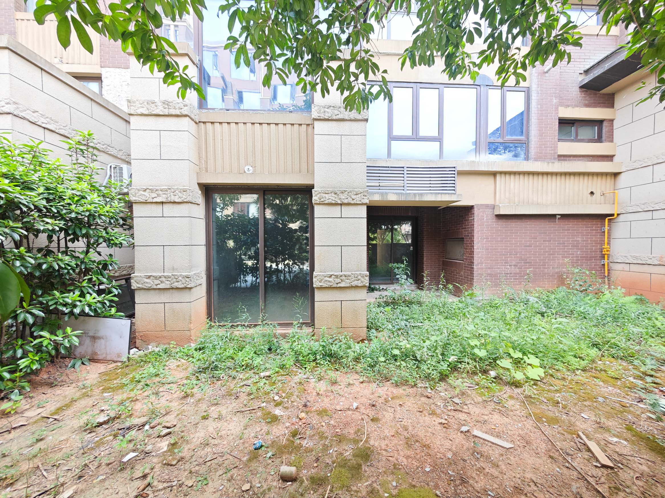 保利城（中航城国际社区、郡原美村）  4室2厅2卫   240.00万其他