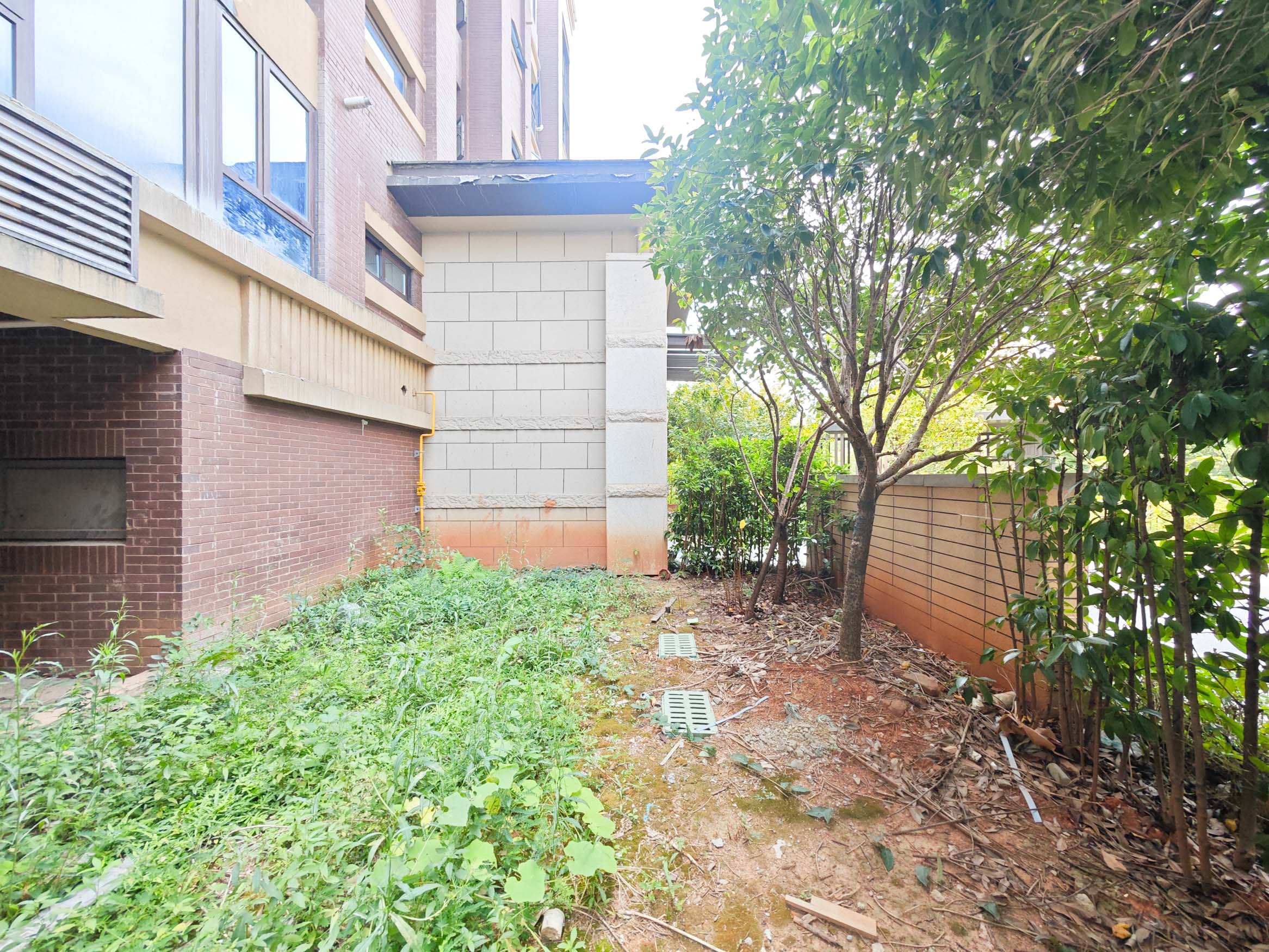 保利城（中航城国际社区、郡原美村）  4室2厅2卫   240.00万其他