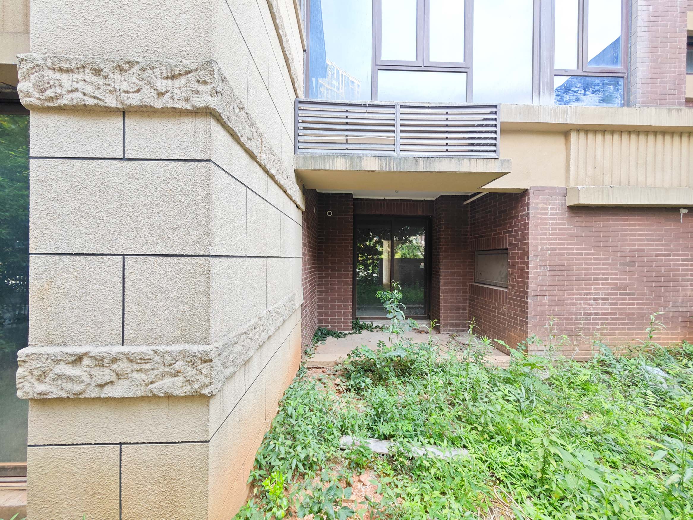 保利城（中航城国际社区、郡原美村）  4室2厅2卫   240.00万其他
