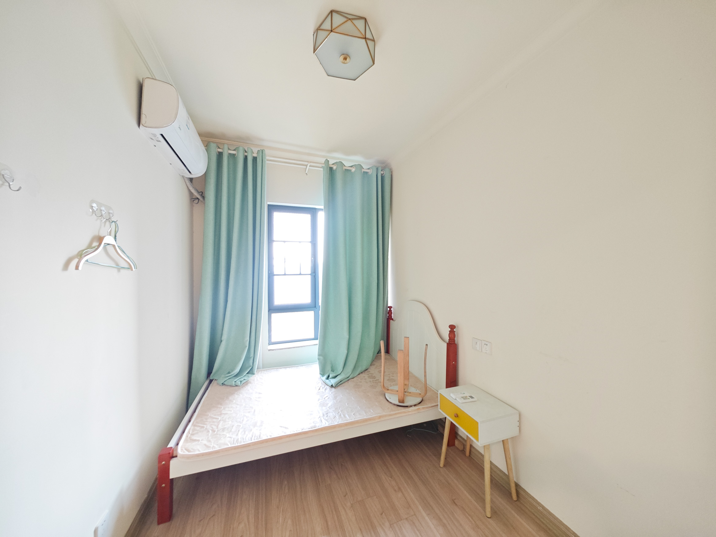 碧桂园南城首府(东宸林海) 3室2厅1卫 82.0万 碧桂园南城首府(东宸林海) 3室2厅1卫 82.0万卧室